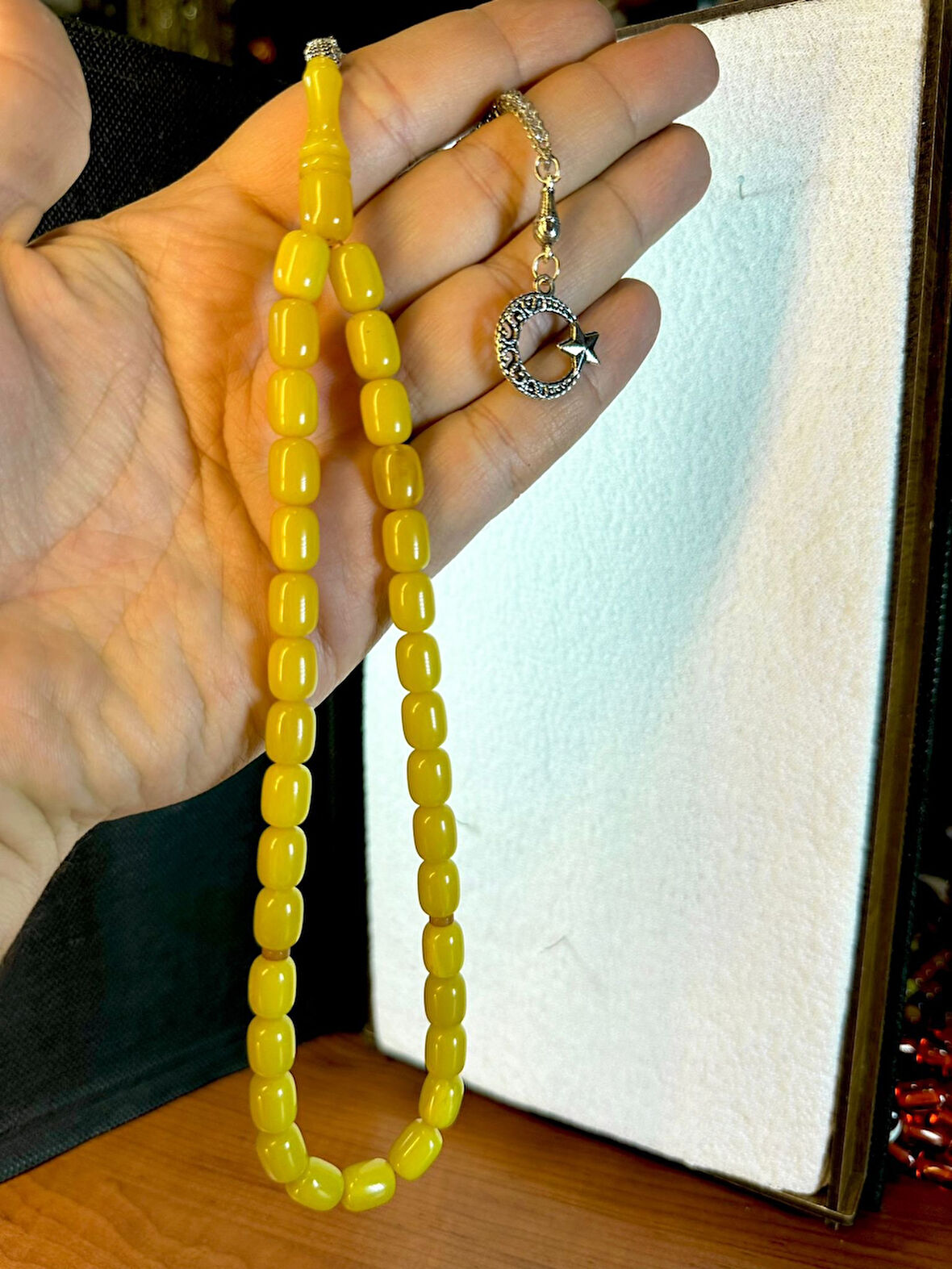 SEVGİLİYE ÖZEL HEDİYE SARI SIKMA ÇUBUK KEHRİBAR TESBİH KAPSÜL KESİM H-1163.