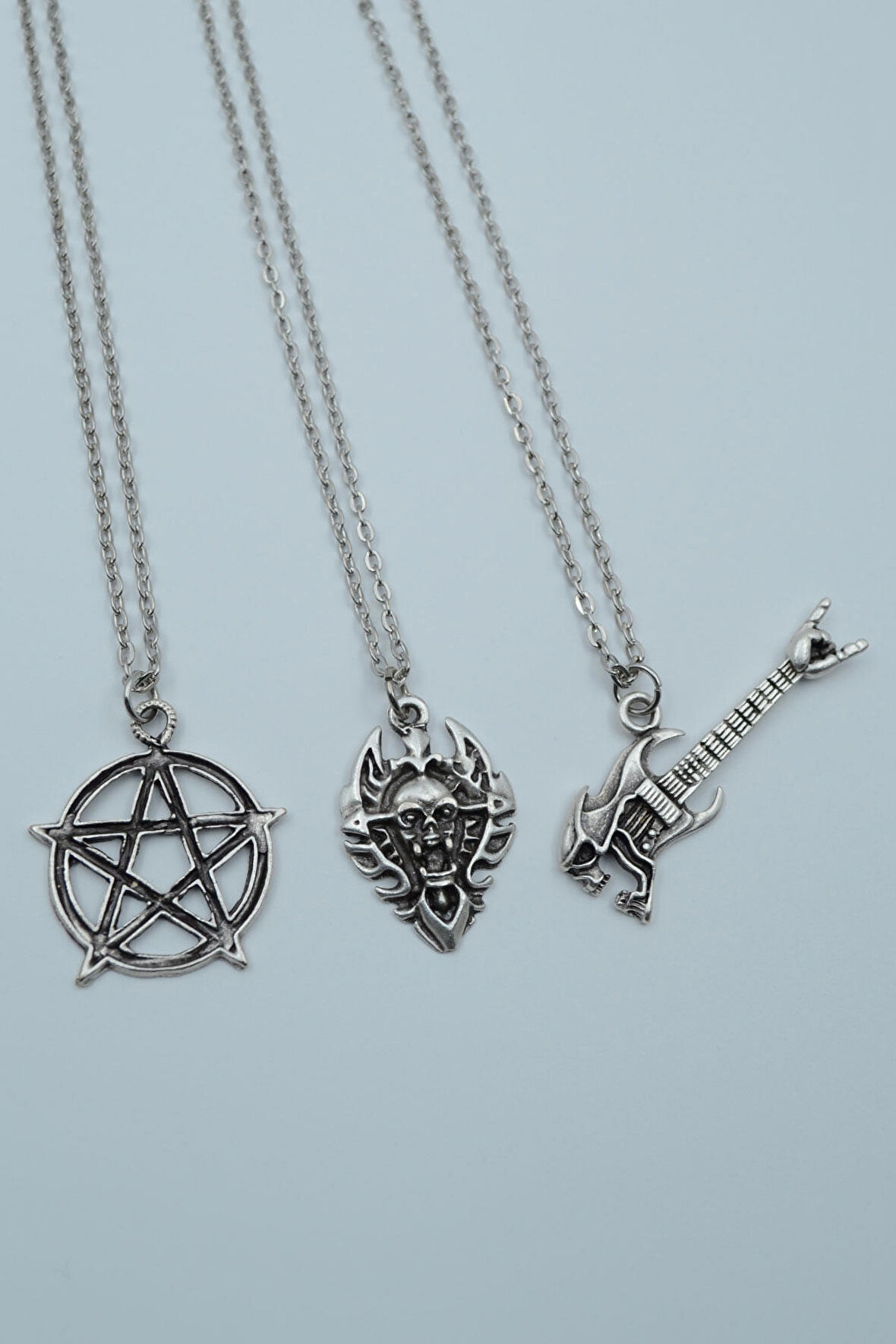 3'lü Pentagram Kuru Kafa Gitar Diablo Kalkan  Gümüş Kaplama Unisex Düz Zincir Kolye Seti kod 1180