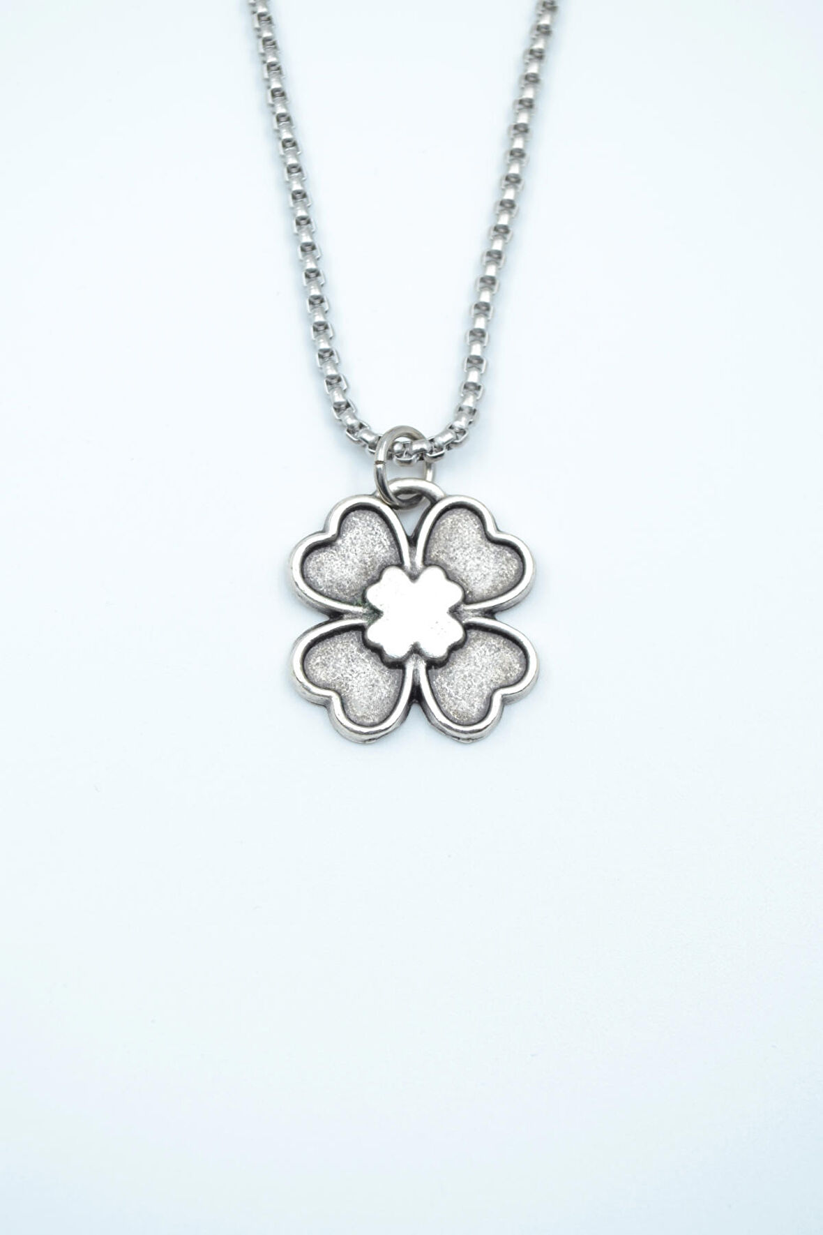 Dört Yapraklı Yonca Örme Zincir Kolye