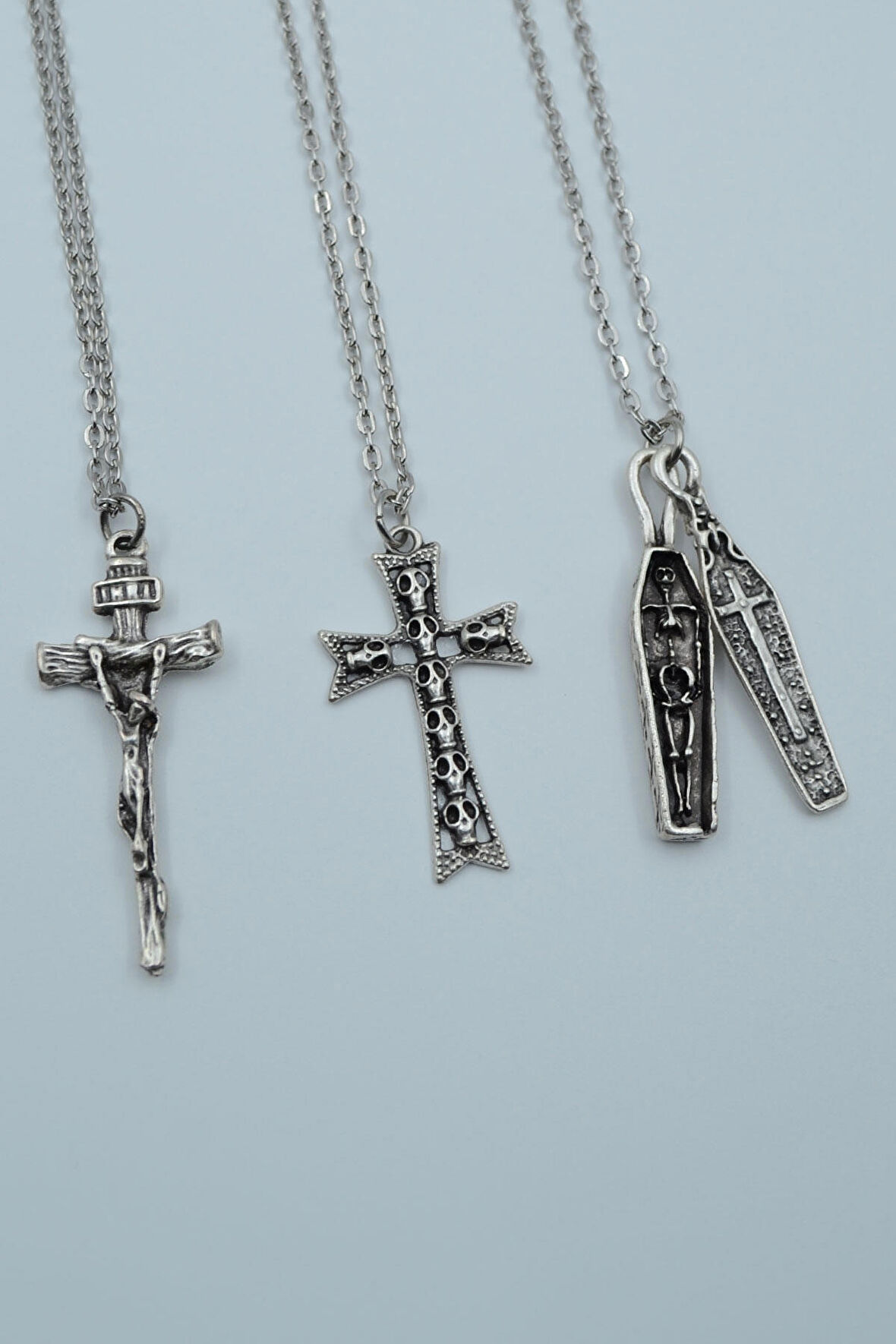 3'lü Hz. İsa Haç Kuru Kafa Tabut  Gümüş Kaplama Unisex Düz Zincir Kolye Seti kod 1202