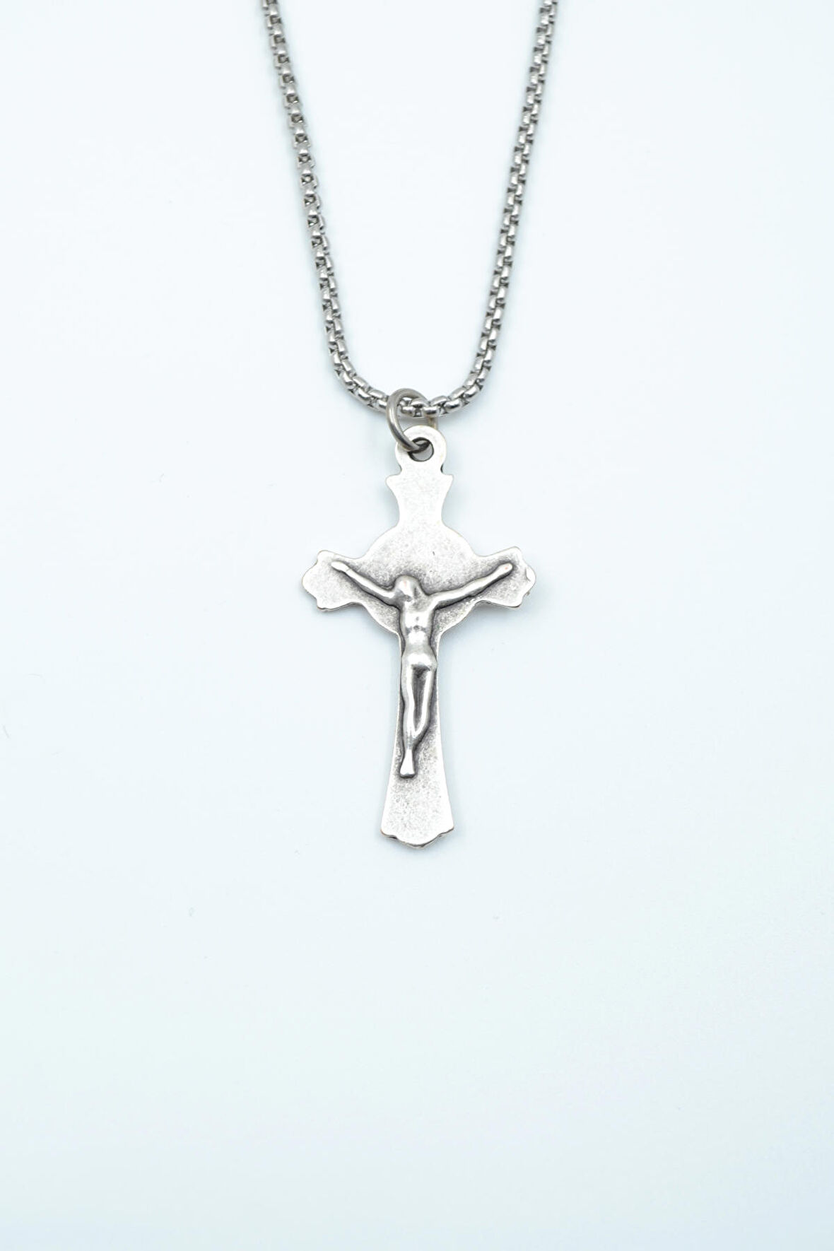 Hz. İsa Haç Örme Zincir Kolye