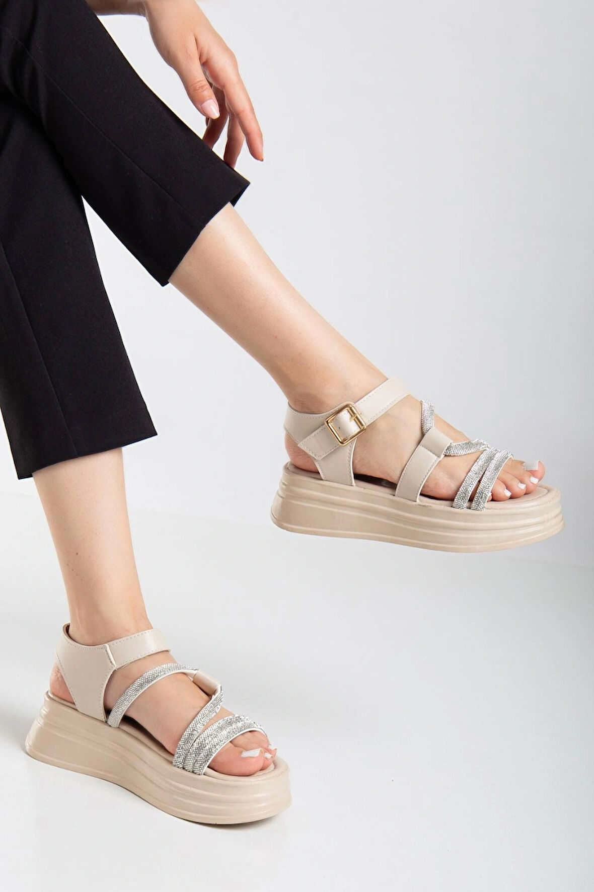 Taşlı Platform Dolgu Taban Sandalet