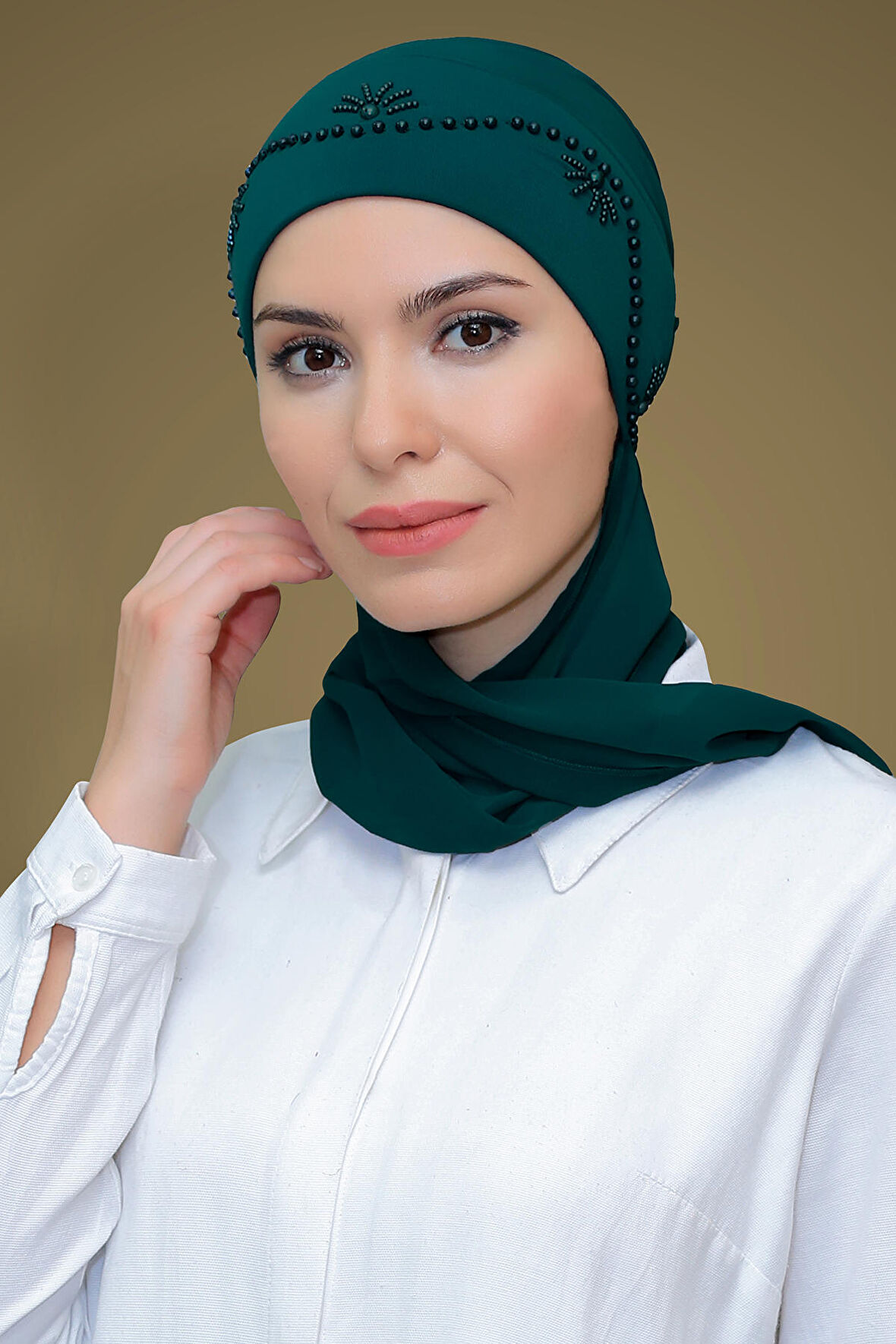 Zümrüt Pratik Hazır Geçmeli Tesettür Bone Sandy Kumaş Güllü İşlemeli Şifon Atkılı 1206A_37
