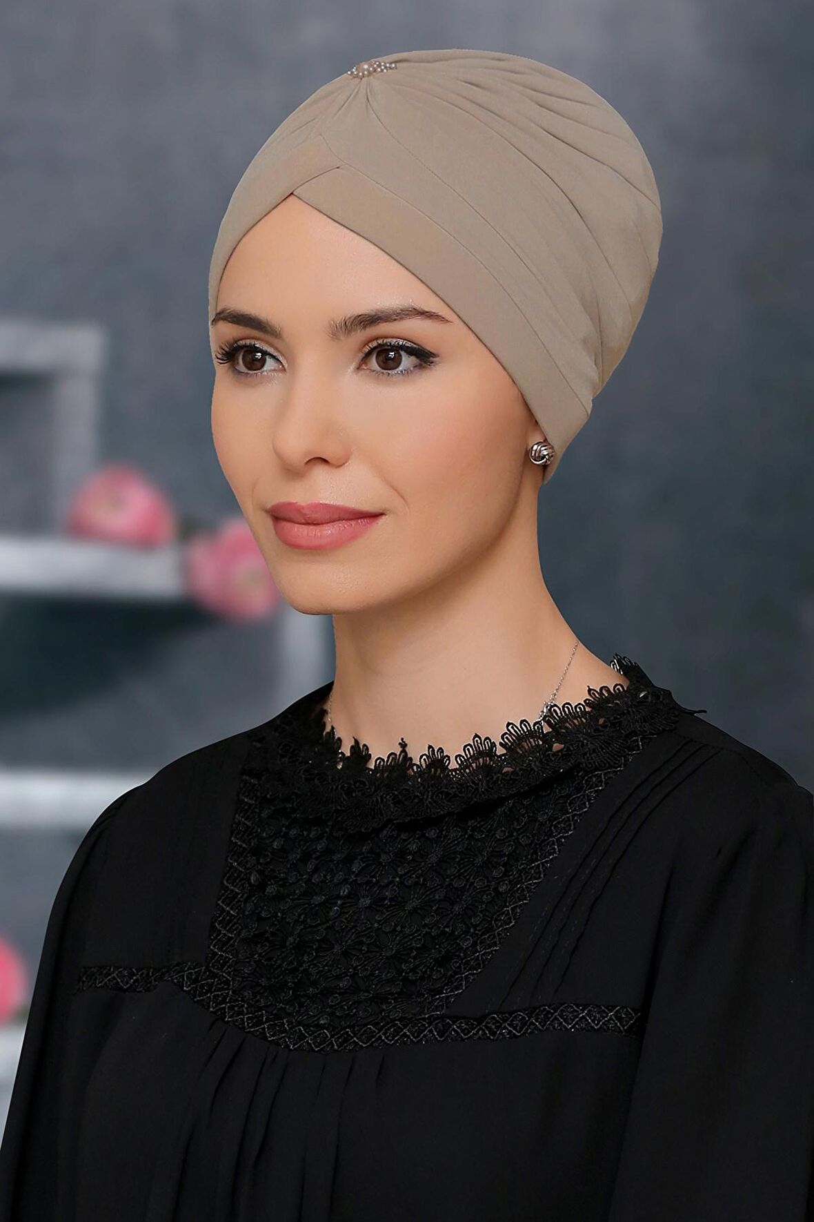 Bej Pratik Hazır Geçmeli Tesettür Bone Sandy Kumaş Taçlı Büzgülü 1208_12