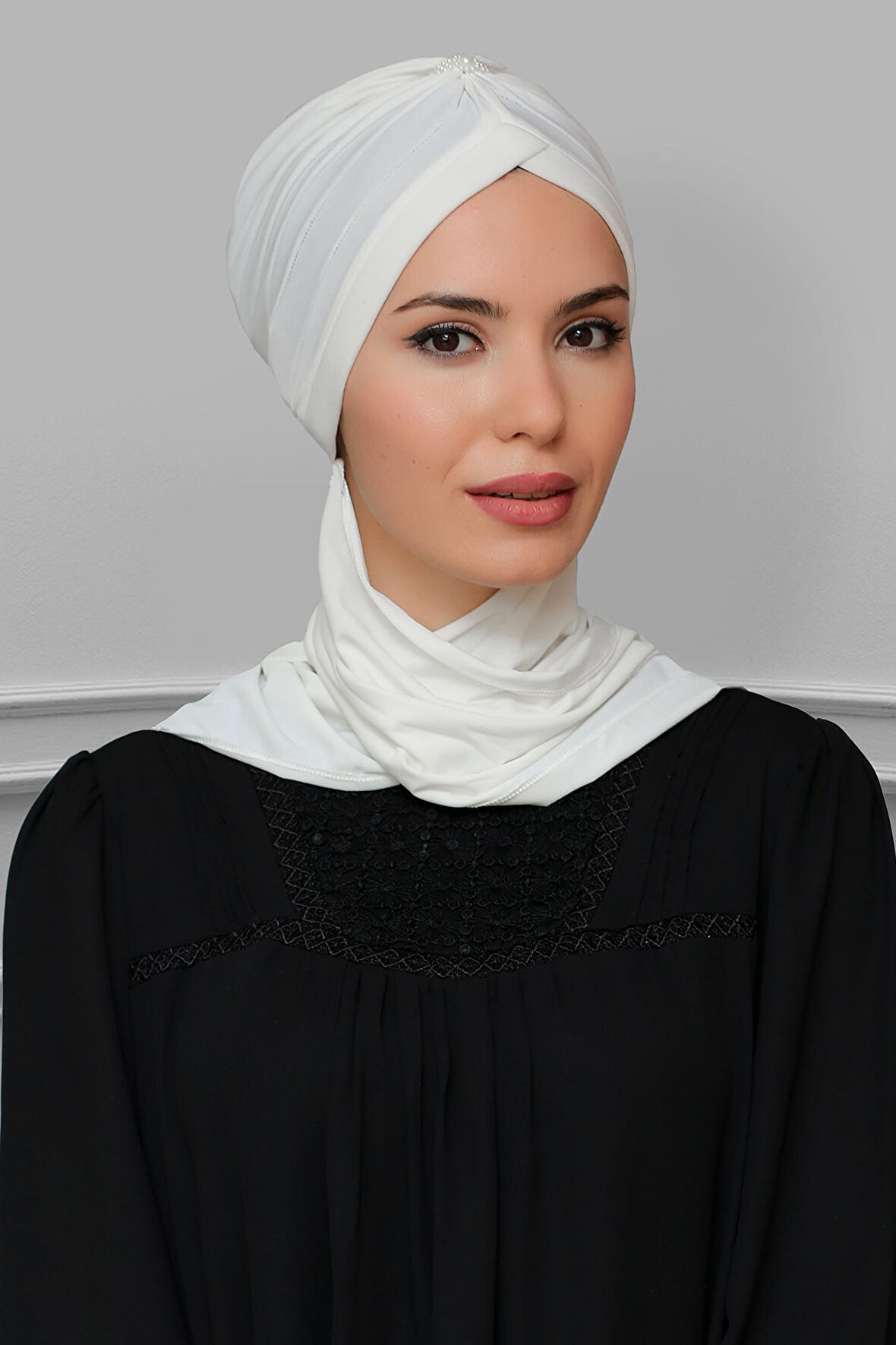 Krem Pratik Hazır Geçmeli Tesettür Bone Sandy Kumaş Taçlı Büzgülü Şifon Atkılı 1208A_40