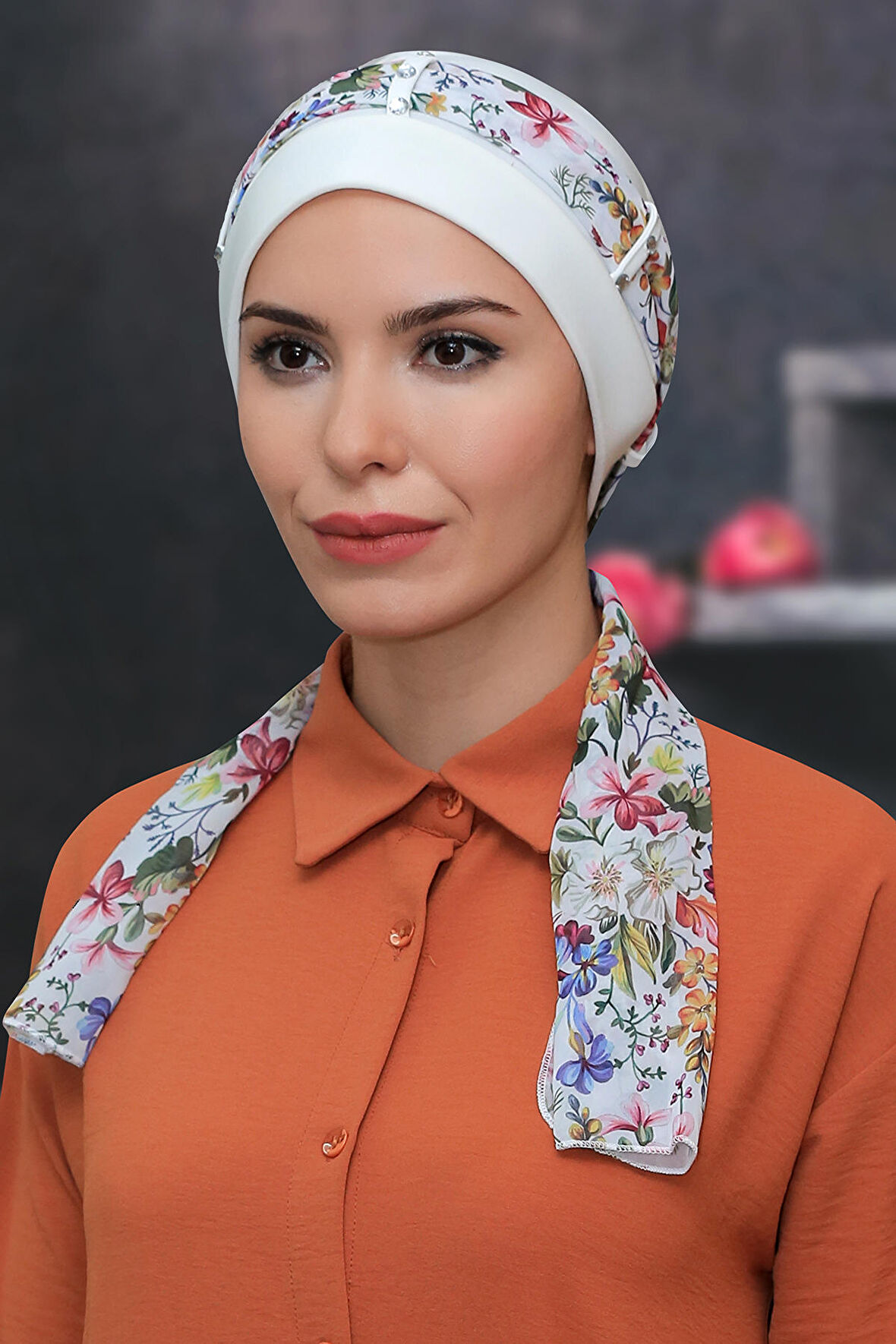 Krem Pratik Hazır Geçmeli Tesettür Bone Sandy Kumaş Desenli Şifon Kemerli 1305D_40