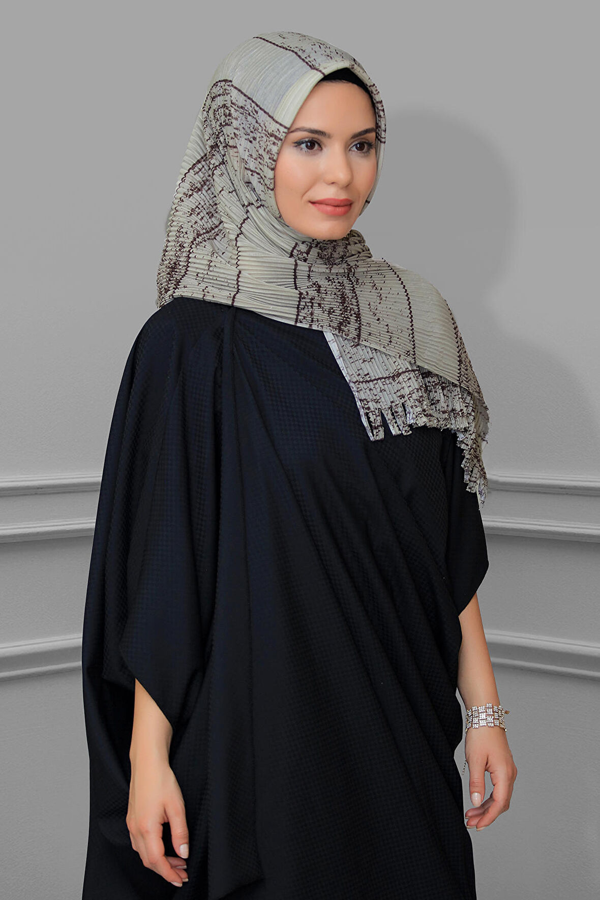 Bej Pratik Hazır Geçmeli Tesettür Eşarp Kesik Elyaf Piliseli Çizgili Desenli 1818D2_12