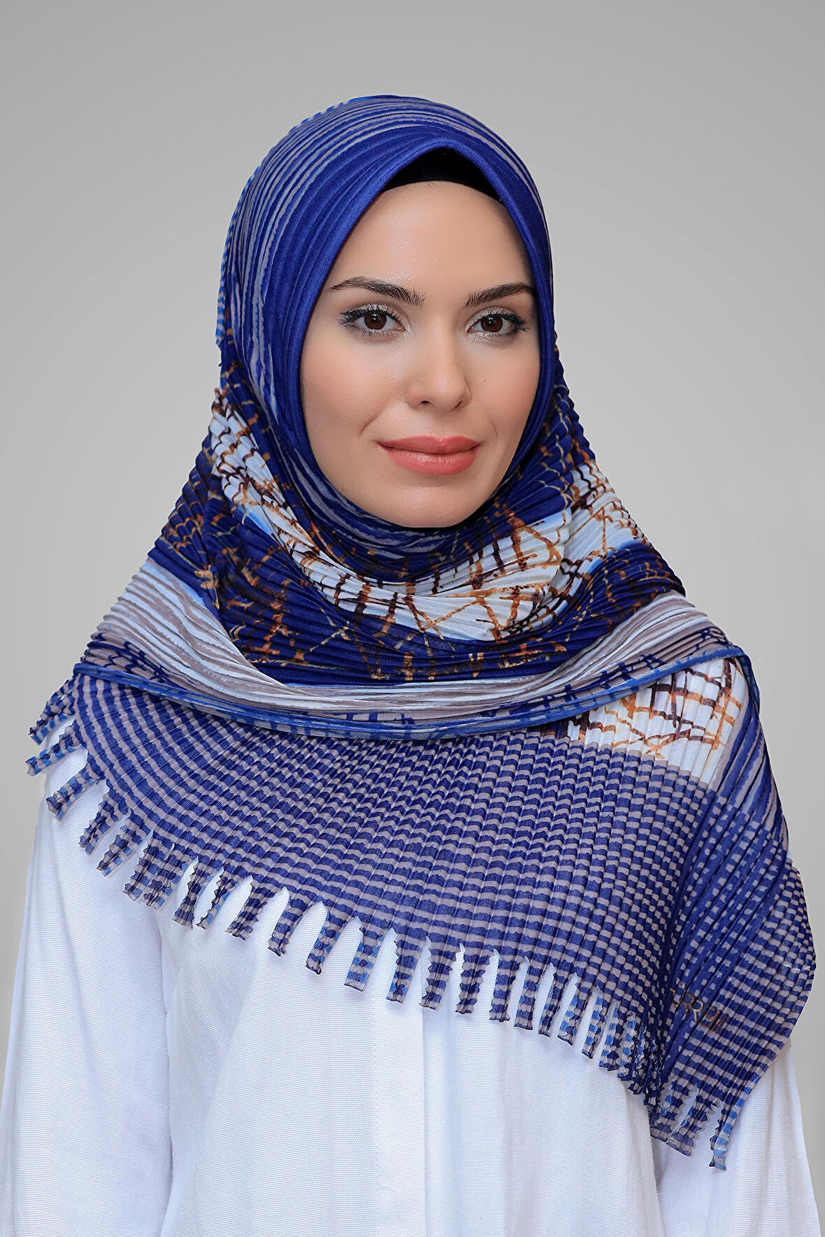 Lacivert Pratik Hazır Geçmeli Tesettür Eşarp Kesik Elyaf Piliseli Çiçek Desenli 1818D4_02