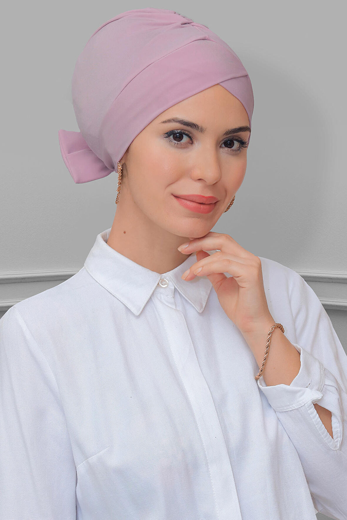 Pudra Pratik Hazır Geçmeli Tesettür Bone Sandy Kumaş Fiyonklu Çift Taraflı Tek Çapraz 1833_06