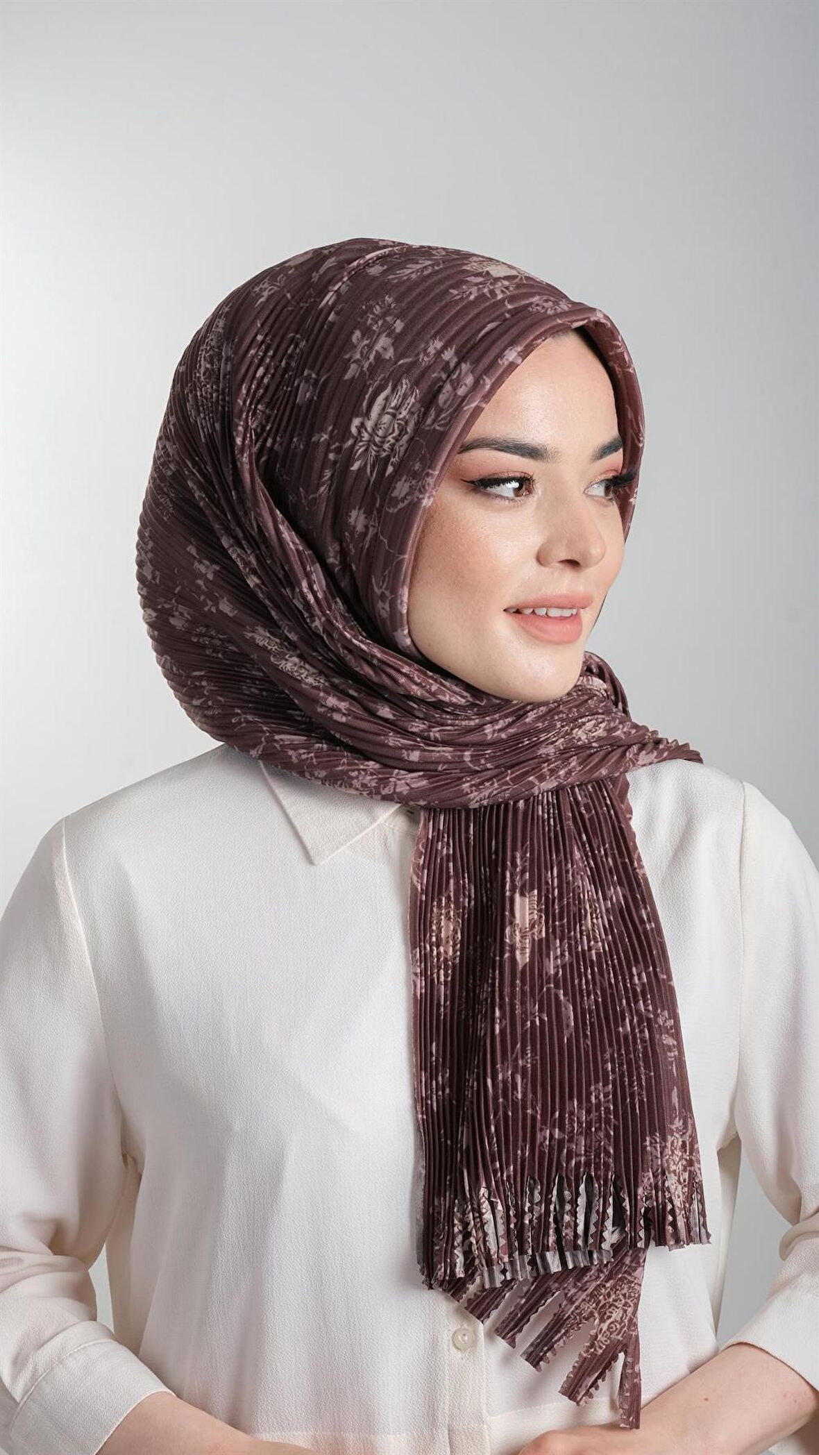 Kahverengi Pratik Hazır Geçmeli Tesettür Eşarp Kesik Elyaf Piliseli Çiçek Desenli 1818D6_14