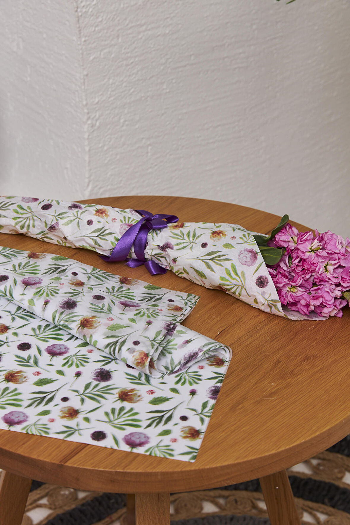 Hediye Paketleme Kağıdı: 50 Adet Yüksek Kaliteli Bahar Çiçekleri Baskılı Pelur 17gr. Pelur Kağıtlarımızla Şık Hediyeler Hazırlayın 34*48CM 