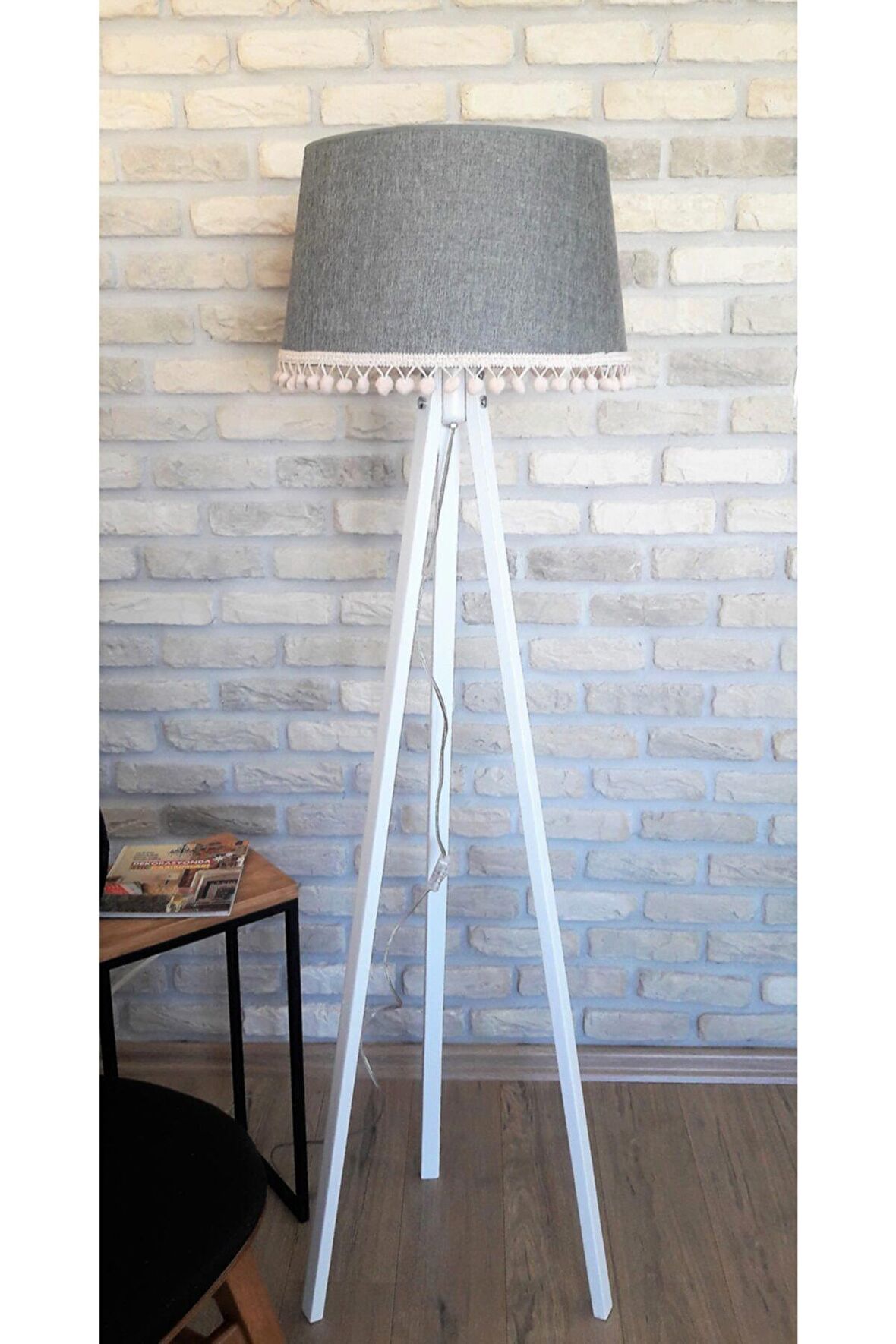 Ponpon Aks. 3 Ayakli Masif Lambader,tripod( Gri Keten Şapka/ Beyaz Ayak)