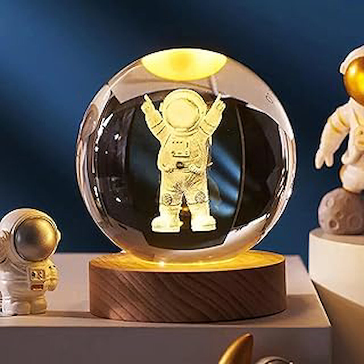 Cam Küre Işıklı Göz Yormayan Cool Astronot Motifli Masaüstü Aydınlatma Gece Lambası Dekoratif Odası Salon Yatak Odası Lamba 6cm x 6cm