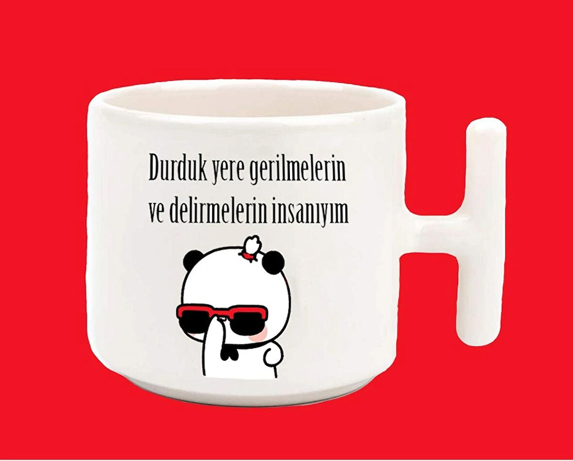 Durduk Yere Gerilmelerin ve Delirmelerin İnsanıyım espirili T Kulplu Latte Kupa