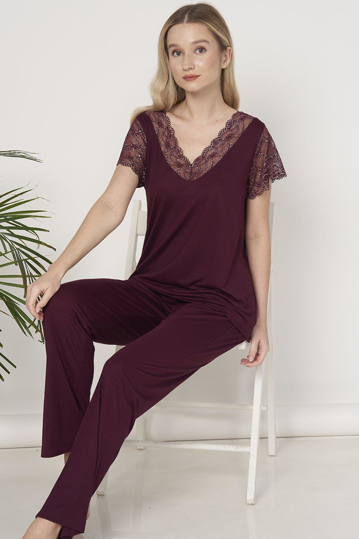 Pijadore 1604 Kadın Kısa Kol Yaka ve Kol Dantelli Pijama Takım