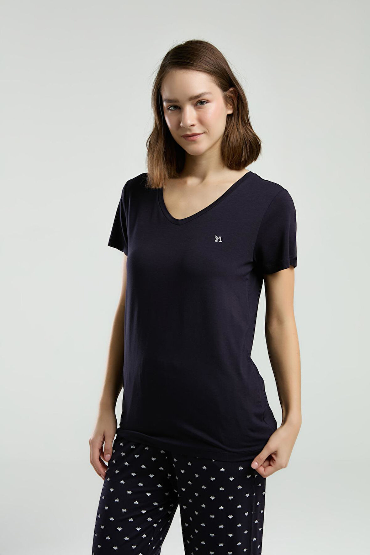 Arnetta 3225 Kadın V Yaka Kısa Kol Lacivert Puantiye Kapri Pijama Takım