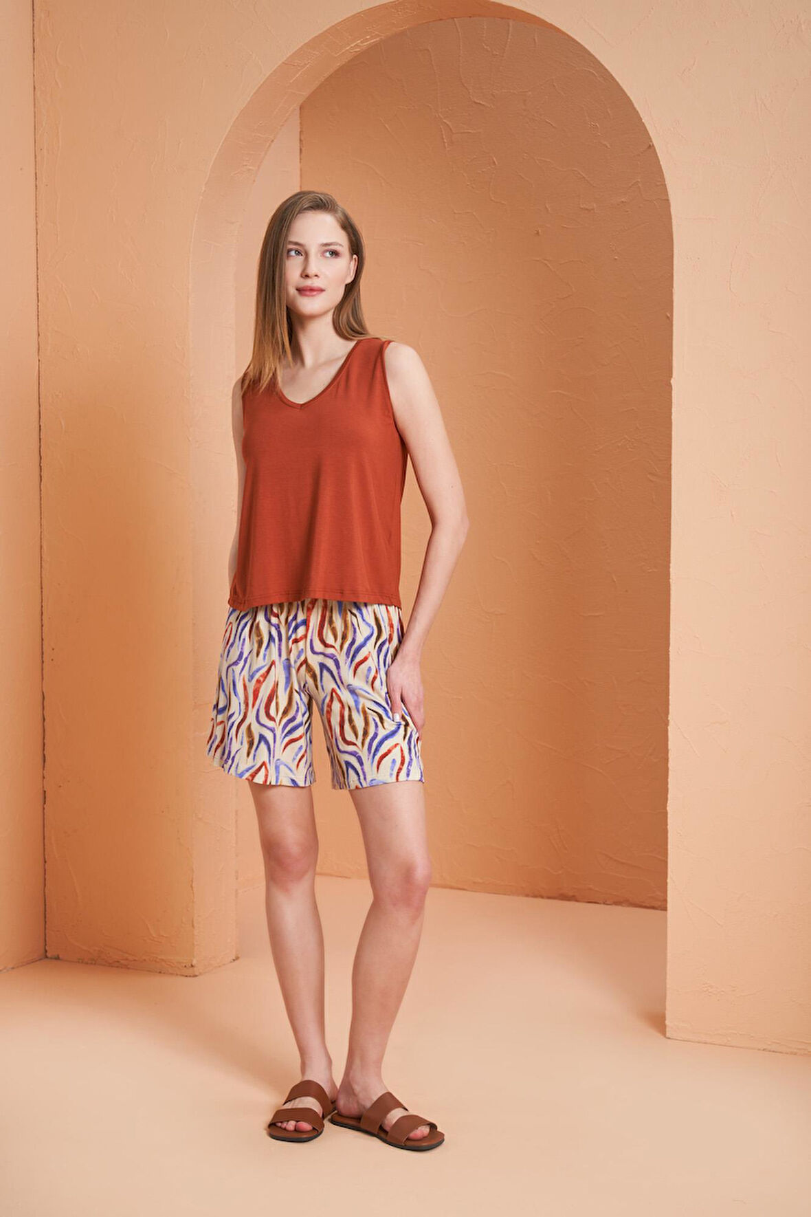 Pjs Kadın Desenli Kiremit V Yaka Sıfır Kol Şortlu Pijama Takım