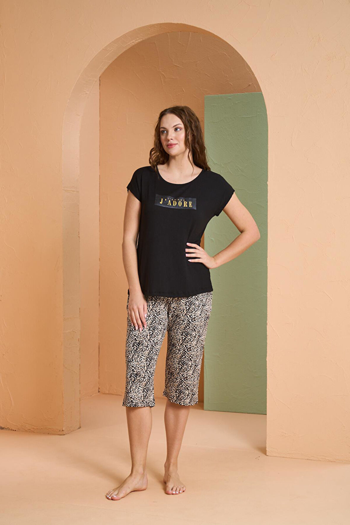 Pjs Kadın Leopar Desenli Yuvarlak Yaka Kısa Kollu Rahat Kapri Pijama Takım