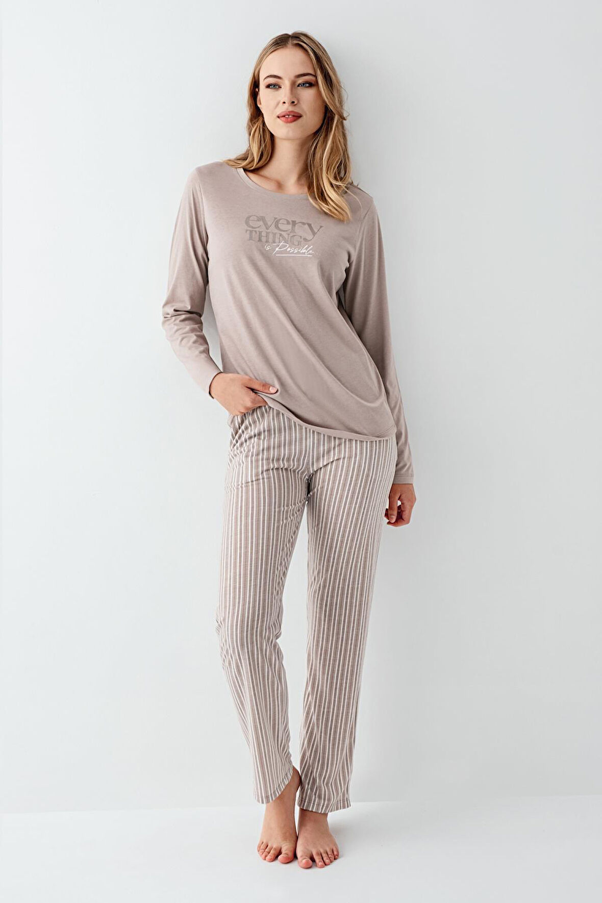 Arnetta Kadın %100 Pamuklu Açık Yaka Çizgili Uzun Kollu Rahat Pijama Takım