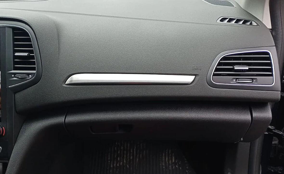 Ön Konsol Çıtası Krom Üst Kalite Megane-4 HB 5D 2016 Ve Sonrası Modeller İçin