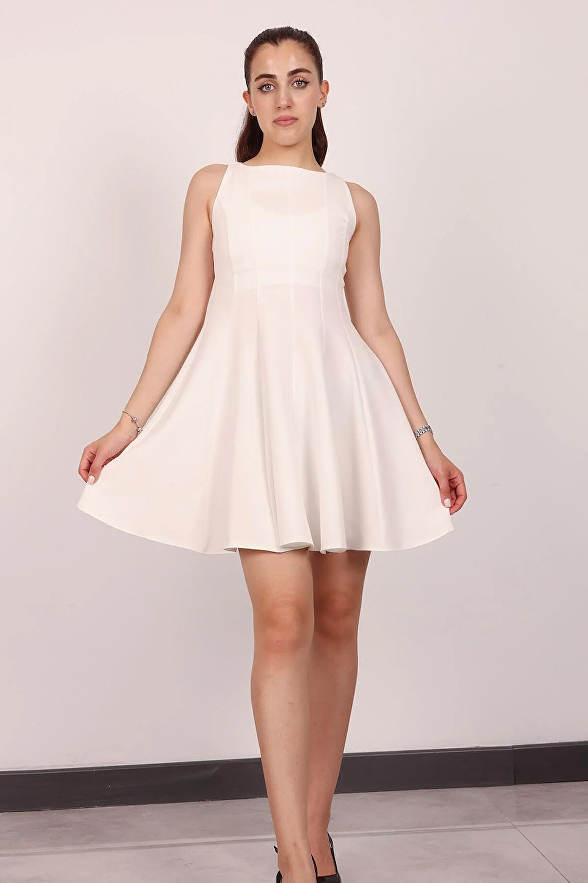 Kadın Beyaz Kolsuz Mini Elbise