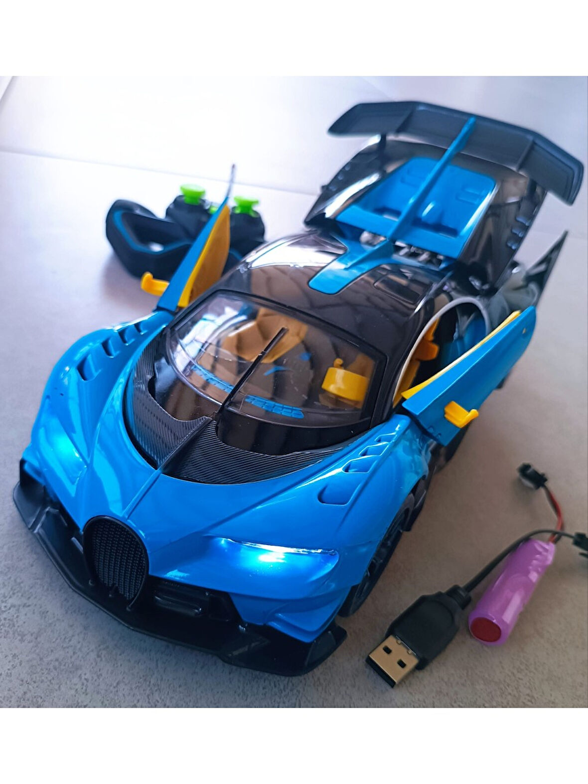 Yarış Arabası Uzaktan Kumandalı Full+Full Fonksiyon Kapı ve Bagajı Açılabilir Yüksek Kalite