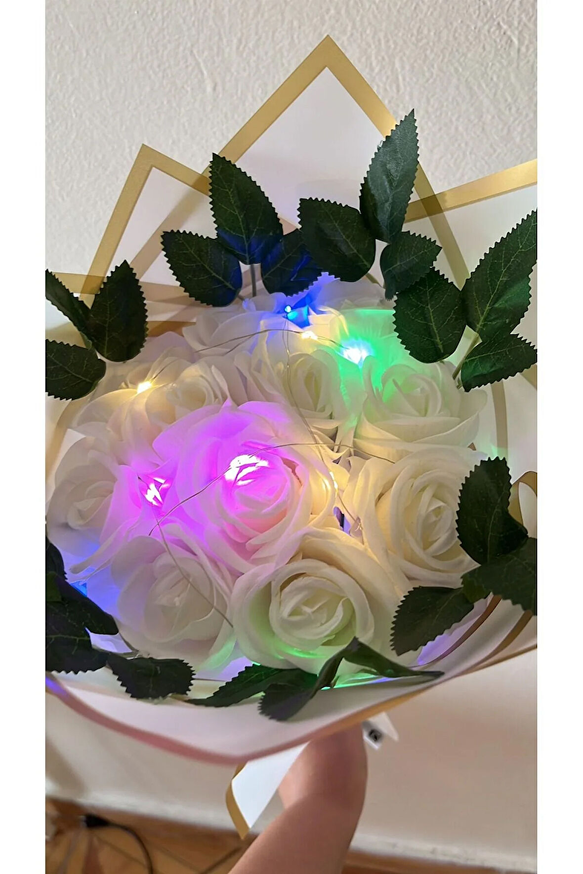 IŞIKLI BEYAZ GÜL BUKETİ