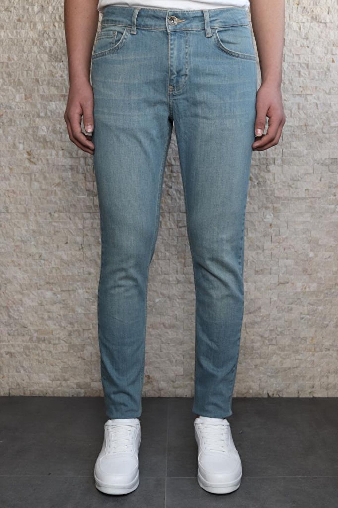 Erkek Mavi Slim Fit Taşlamalı Kot Pantolon HLTHE001945
