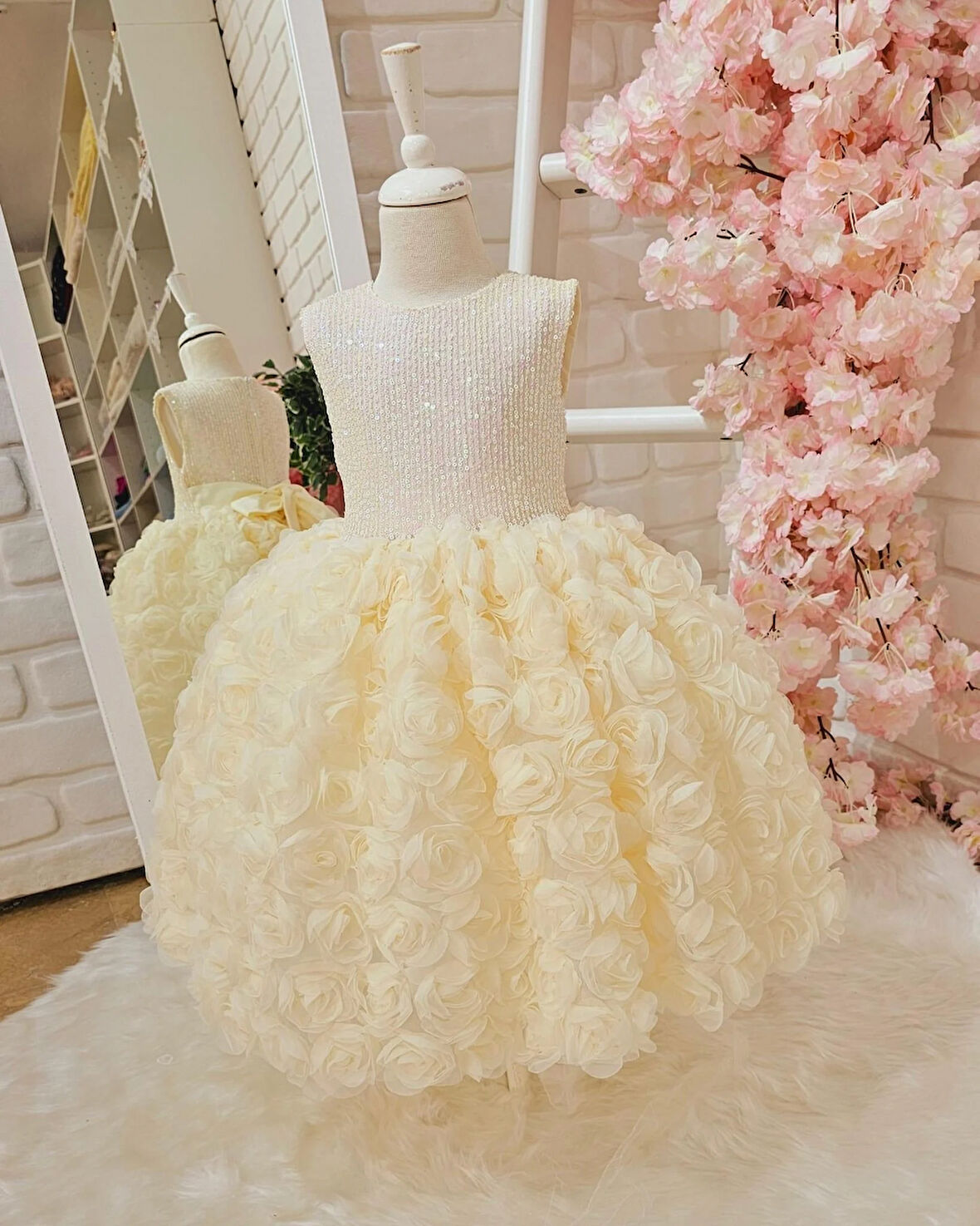 Krem Güller Vintage Kız Bebek Elbisesi, Doğum günü elbisesi,fotoğraf çekim elbisesi,0-12 Yaşa Uygun