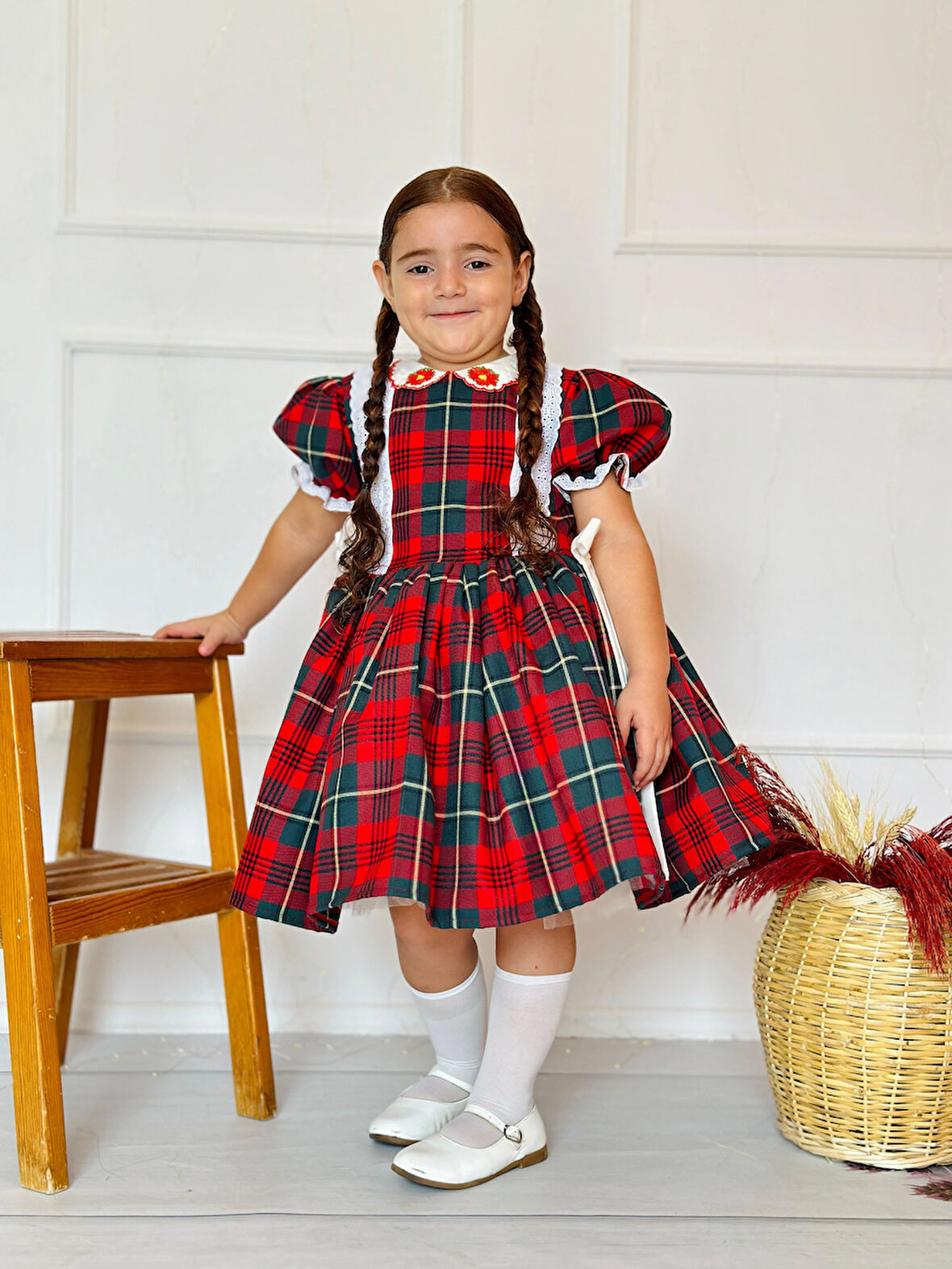 Kırmızı Yakası Çiçekli Ekose Kız Bebek Elbisesi, Özel Dikim Kız Çocuk Elbisesi, Doğum günü elbisesi, fotoğraf çekim elbisesi, Kız Bebek Hediyesi, 0-12 Yaşa Uygun