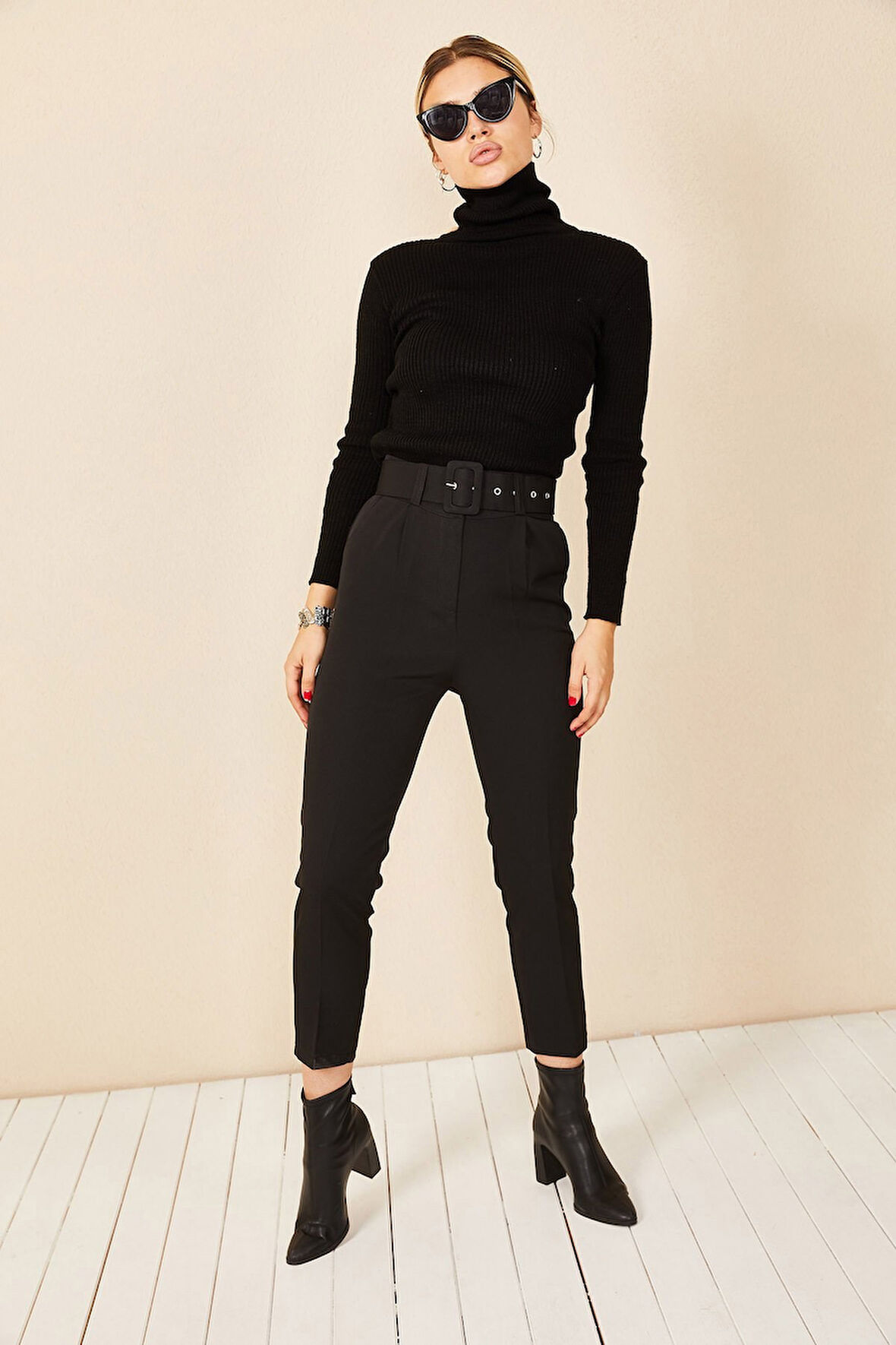 Tomirosss Kadın Siyah Havuç Paça Yüksek Bel Kemerli Kumaş Pantolon HM-8373