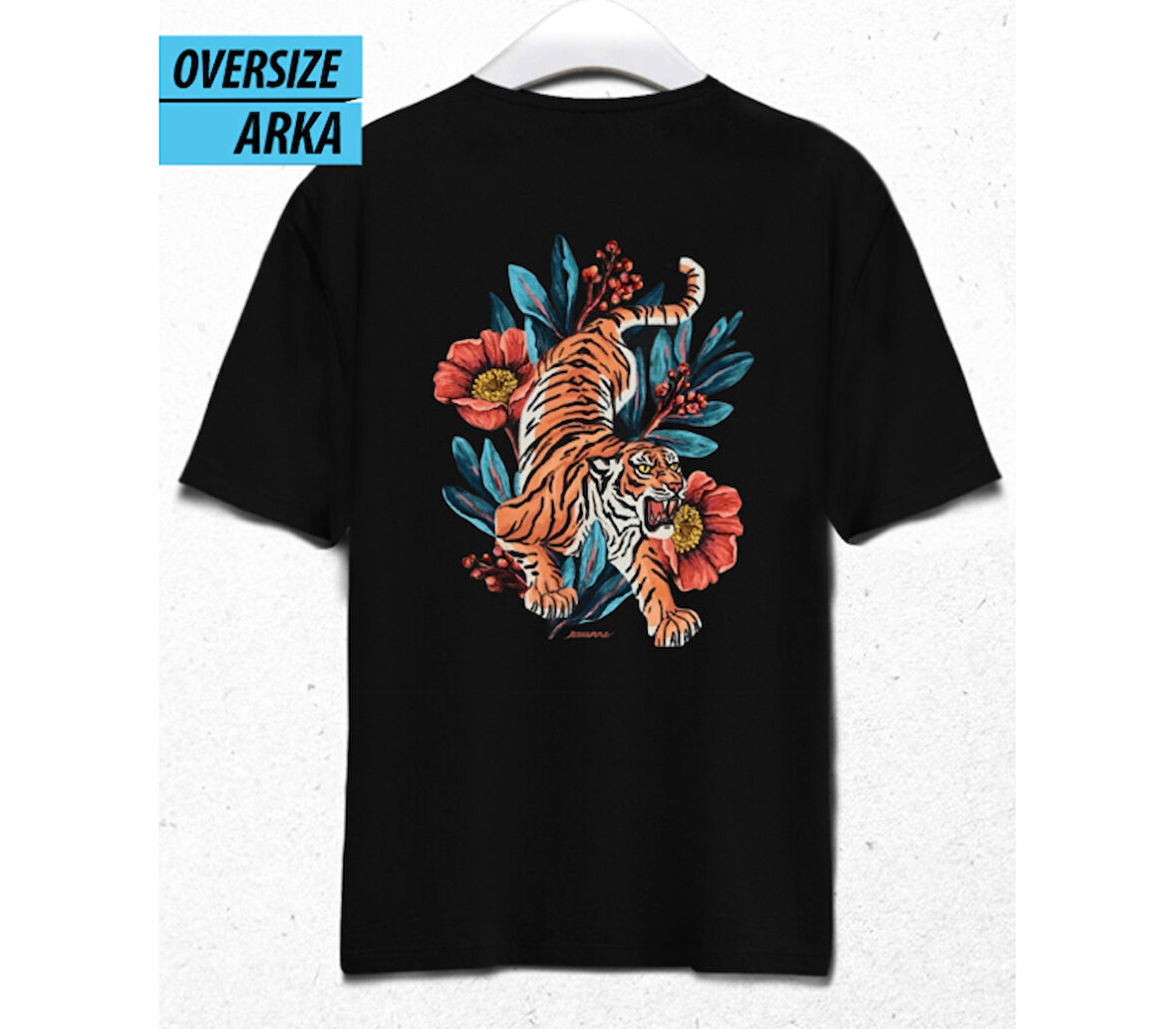Wild Bloom Oversize T-Shirt – Gücün ve Zarafetin Çarpıştığı An Siyah