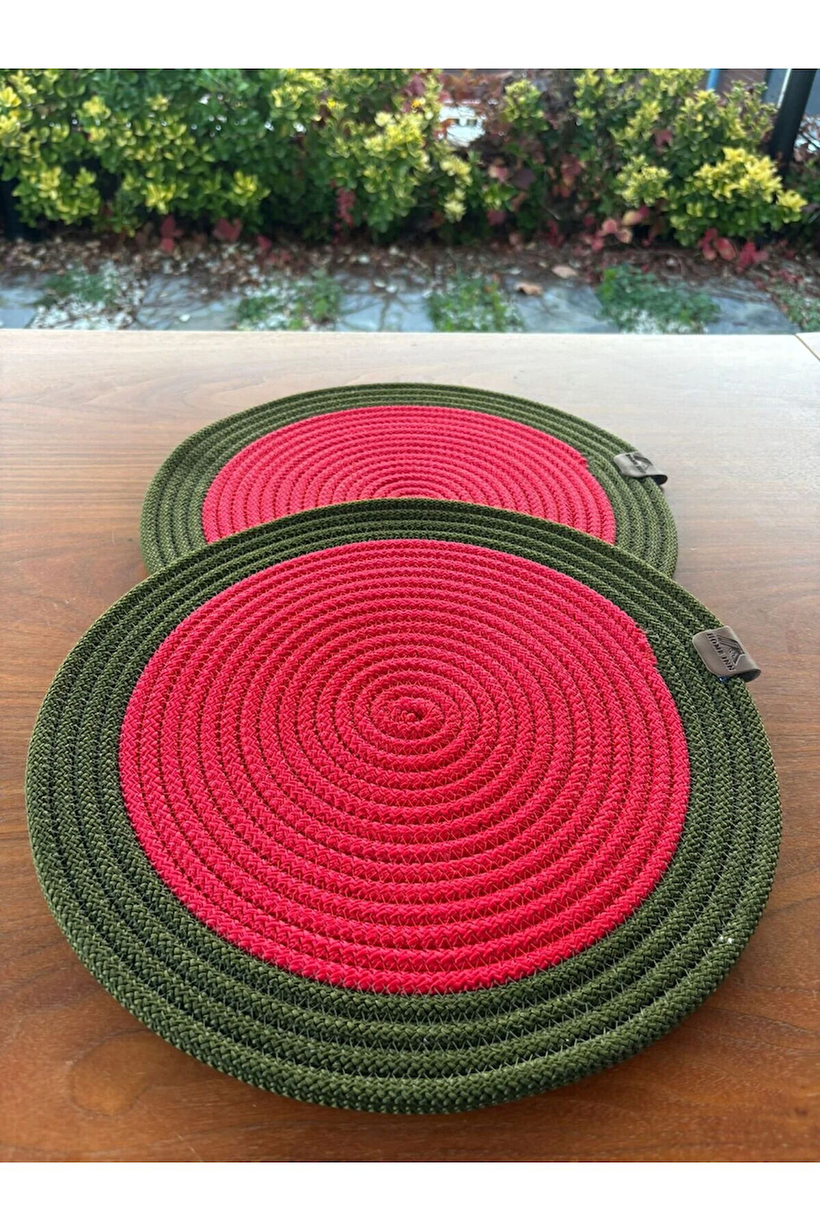 Yılbaşı Temalı Yeşil Kırmızı l 2’li Hasır Görünümlü Amerikan Servis Supla – Leke Tutmaz – 33x33 Cm