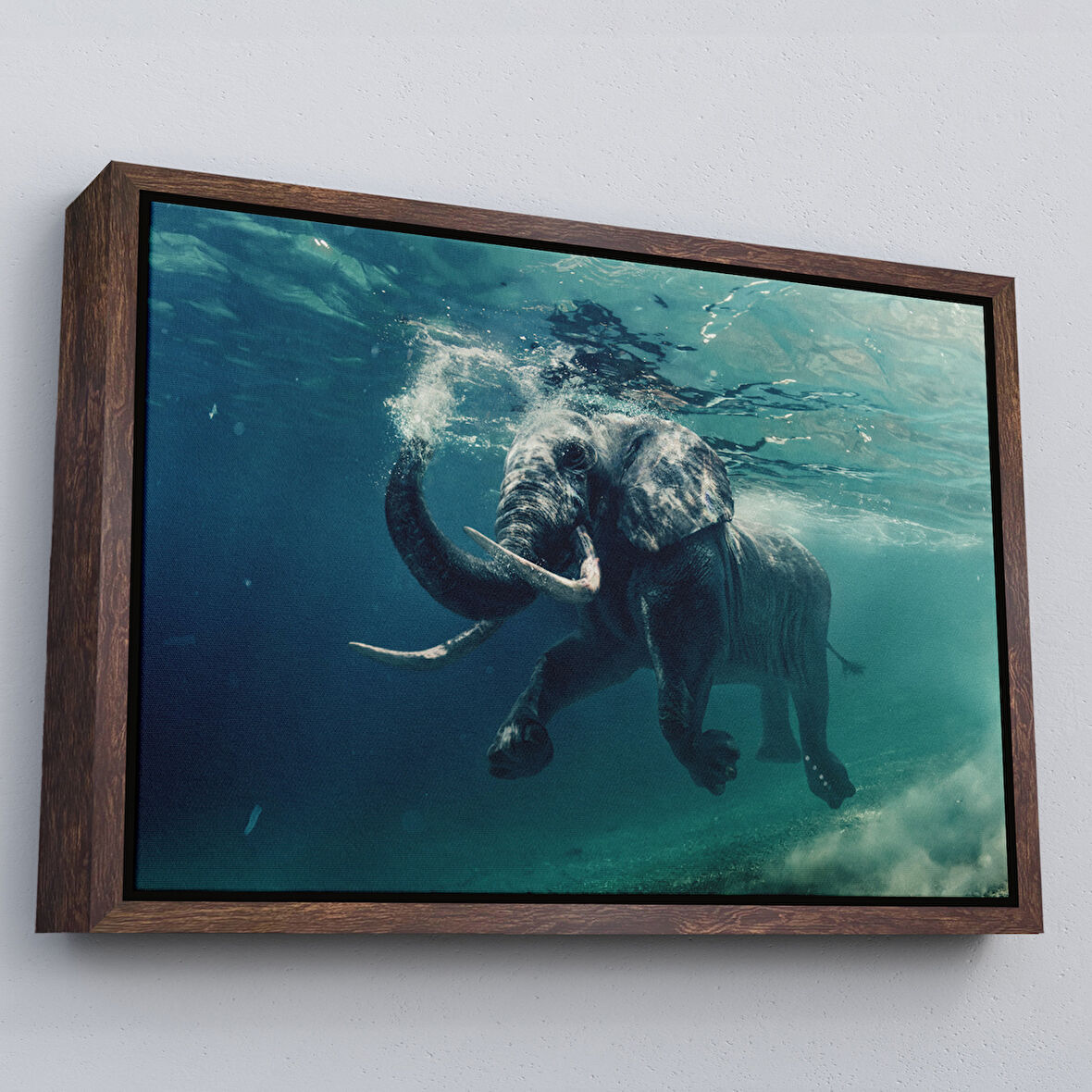 Kahverengi Çerçeveli Yüzen Fil Dekoratif Kanvas Tablo