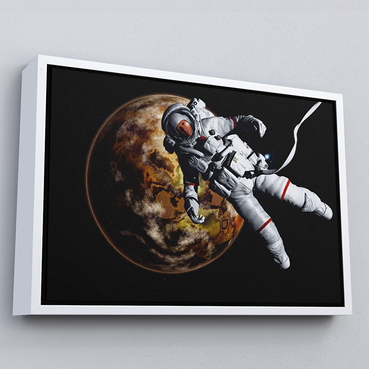 Beyaz Çerçeveli Gezegenin Arka Planındaki Astronot Kanvas Duvar Tablosu