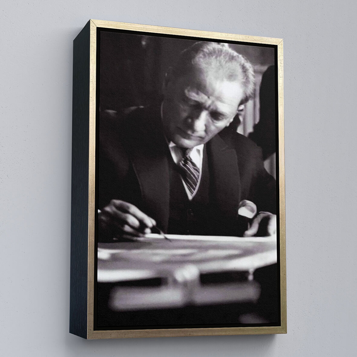 Altın Çerçeveli Atatürk Portre Tablosu Mustafa Kemal Atatürk Dikdörtgen Dekoratif Kanvas Tablo