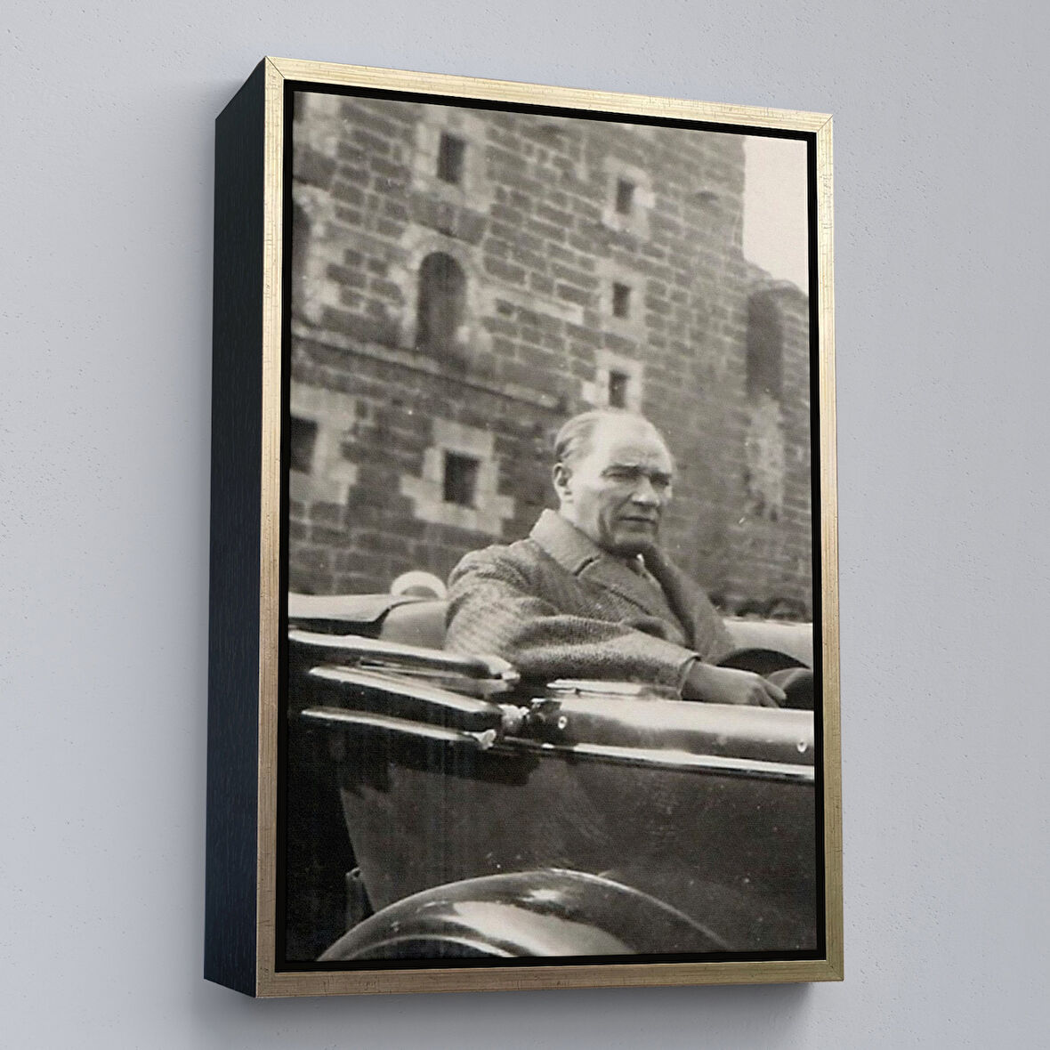 Altın Çerçeveli Atatürk Portre Tablosu Mustafa Kemal Atatürk Dikdörtgen Dekoratif Kanvas Tablo