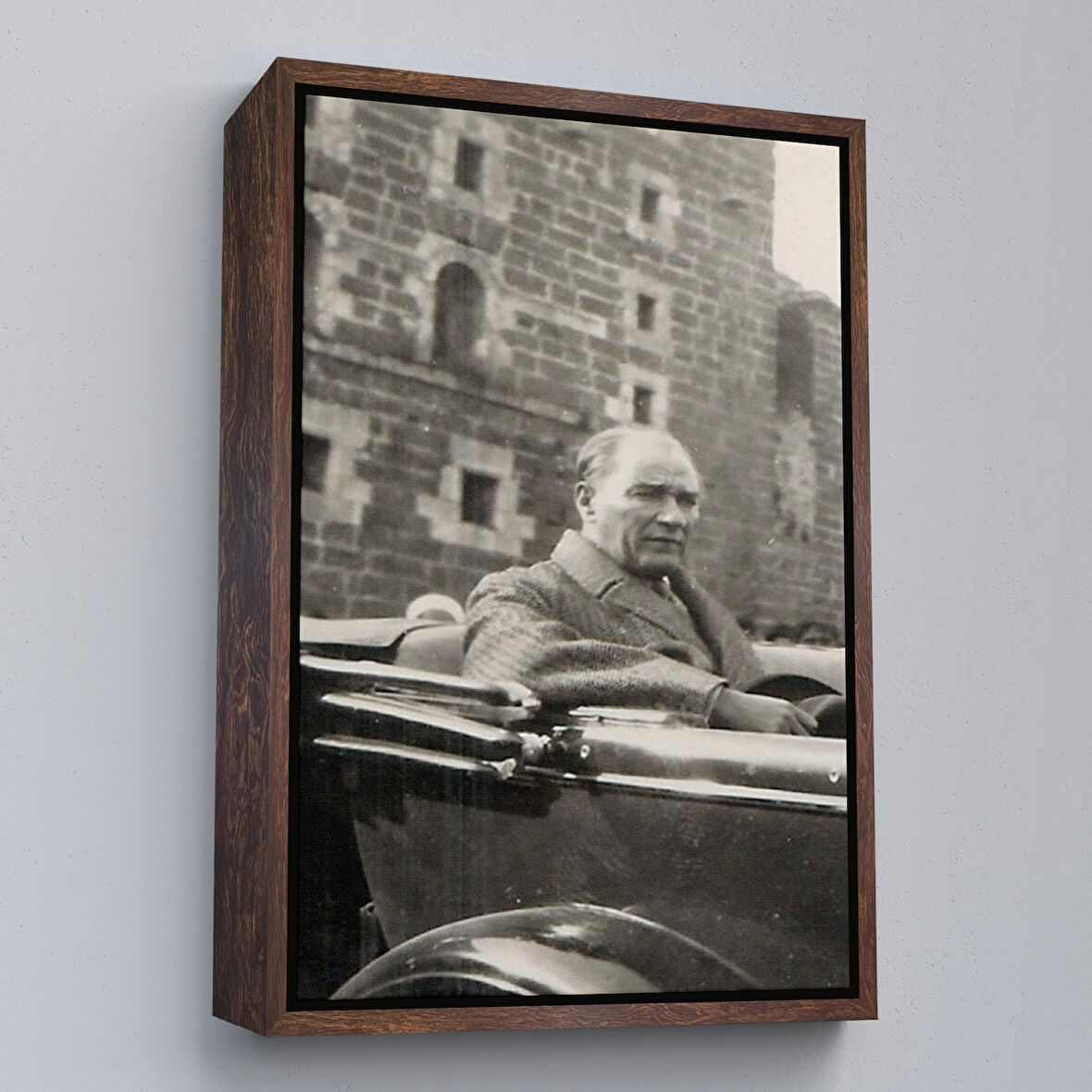 Kahverengi Çerçeveli Atatürk Portre Tablosu Mustafa Kemal Atatürk Dikdörtgen Dekoratif Kanvas Tablo