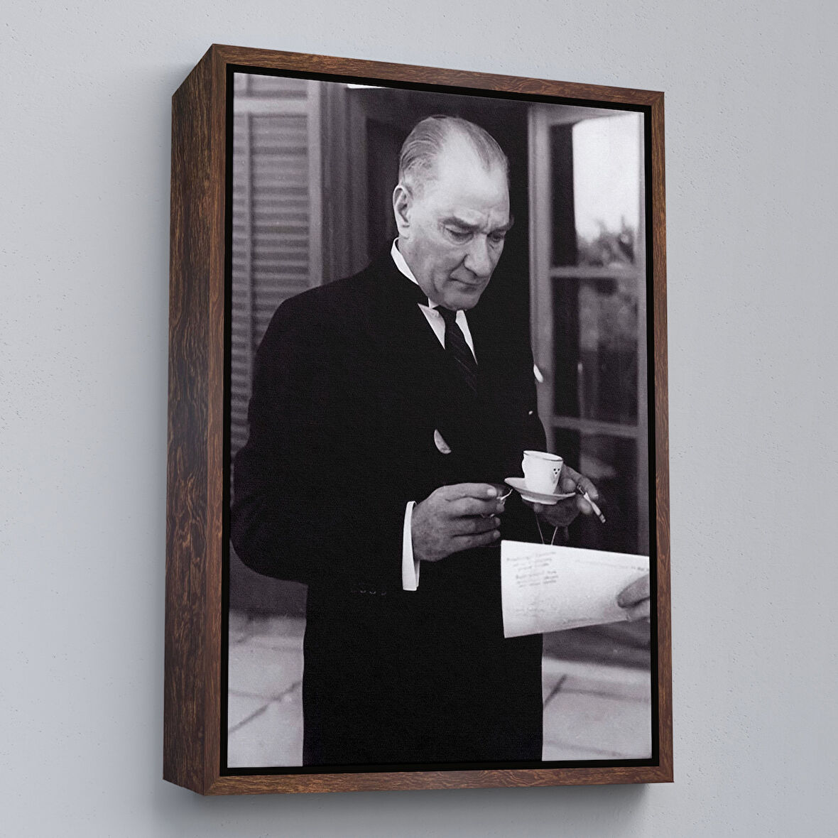 Kahverengi Çerçeveli Atatürk Portre Tablosu Mustafa Kemal Atatürk Dikdörtgen Dekoratif Kanvas Tablo