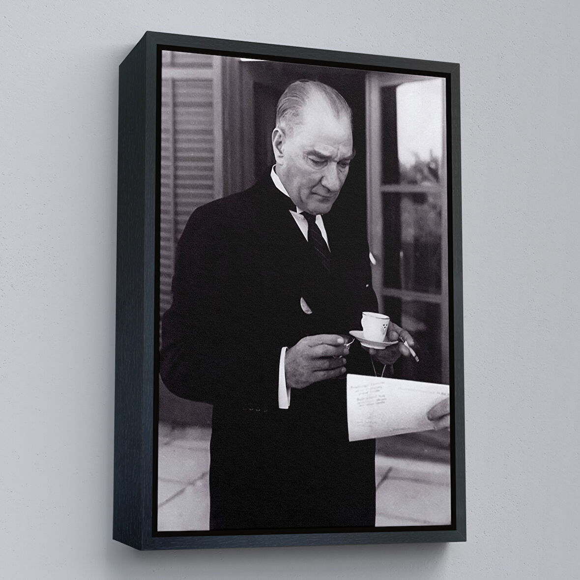 Siyah Çerçeveli Atatürk Portre Tablosu Mustafa Kemal Atatürk Dikdörtgen Dekoratif Kanvas Tablo