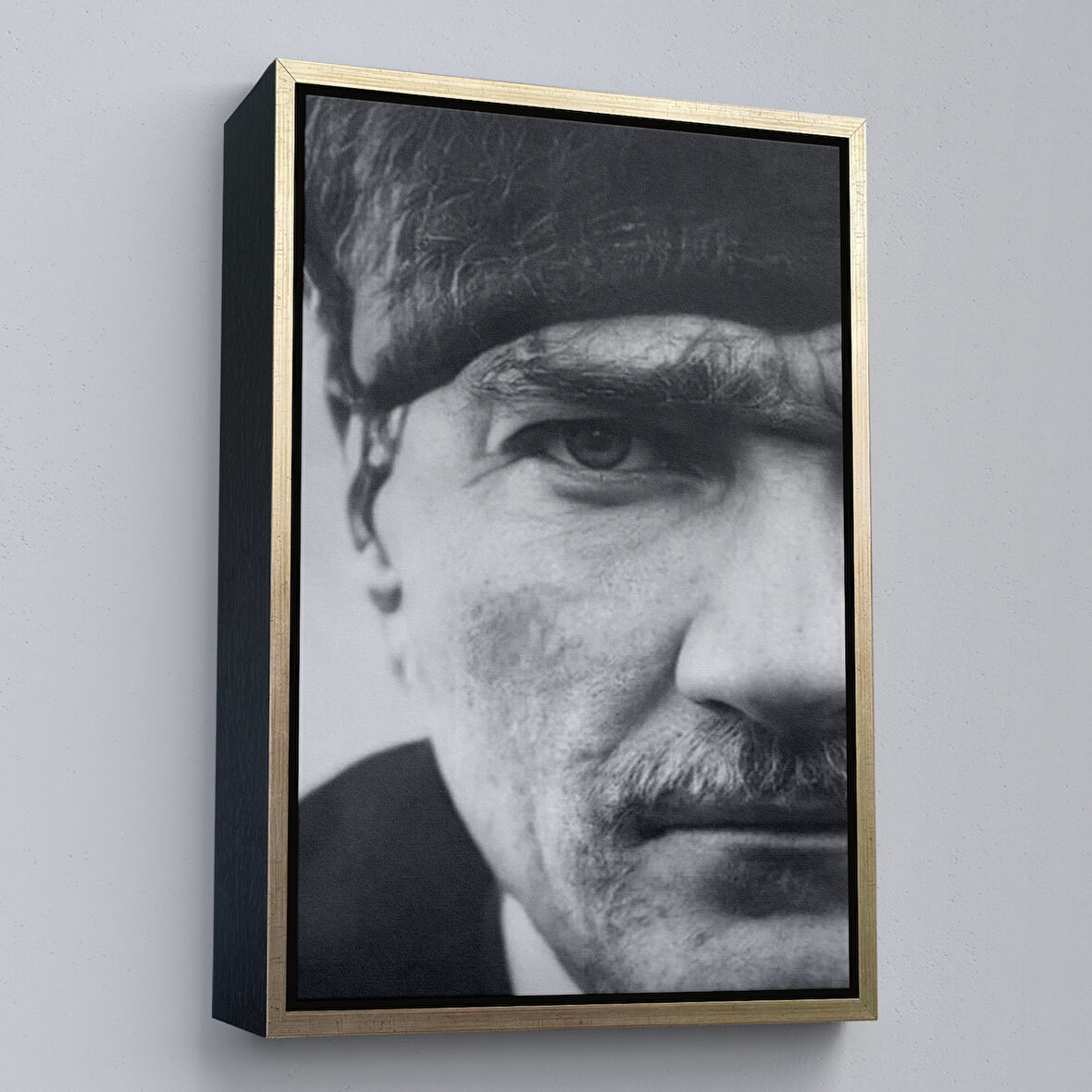 Altın Çerçeveli Atatürk Portre Tablosu Mustafa Kemal Atatürk Dikdörtgen Dekoratif Kanvas Tablo