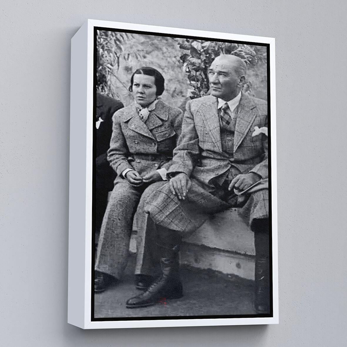 Beyaz Çerçeveli Atatürk Portre Tablosu Mustafa Kemal Atatürk Dikdörtgen Dekoratif Kanvas Tablo