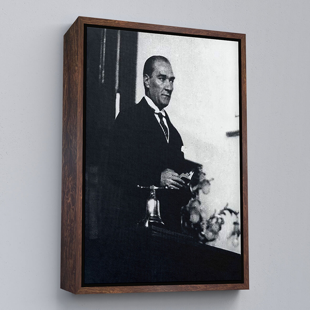 Kahverengi Çerçeveli Atatürk Portre Tablosu Mustafa Kemal Atatürk Dikdörtgen Dekoratif Kanvas Tablo
