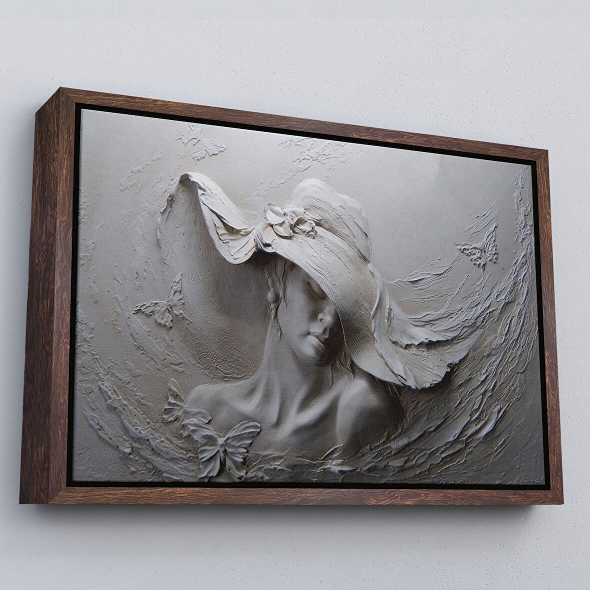 Beyaz Çerçeveli Kabartma Görünümlü Şapkalı Kadın Kanvas Duvar Tablosu