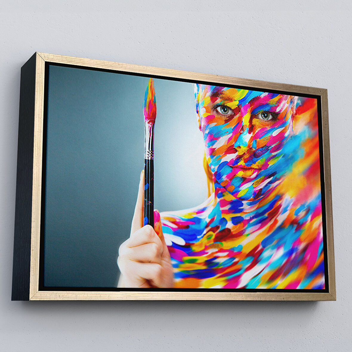 Altın Çerçeveli Sanatçı Kadın Dekoratif Kanvas Duvar Tablosu
