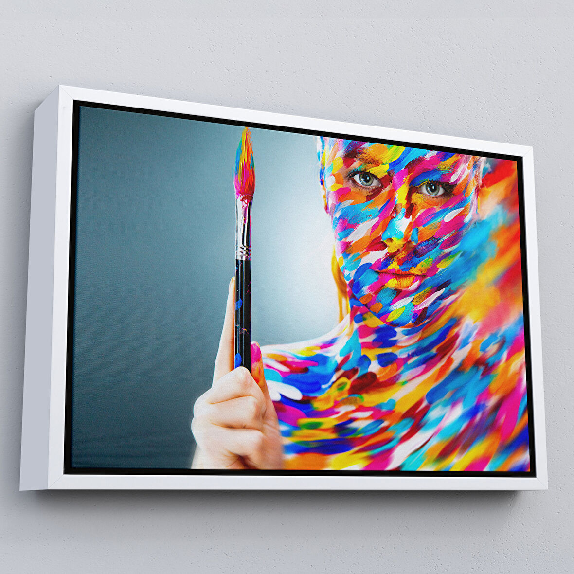 Beyaz Çerçeveli Sanatçı Kadın Dekoratif Kanvas Duvar Tablosu