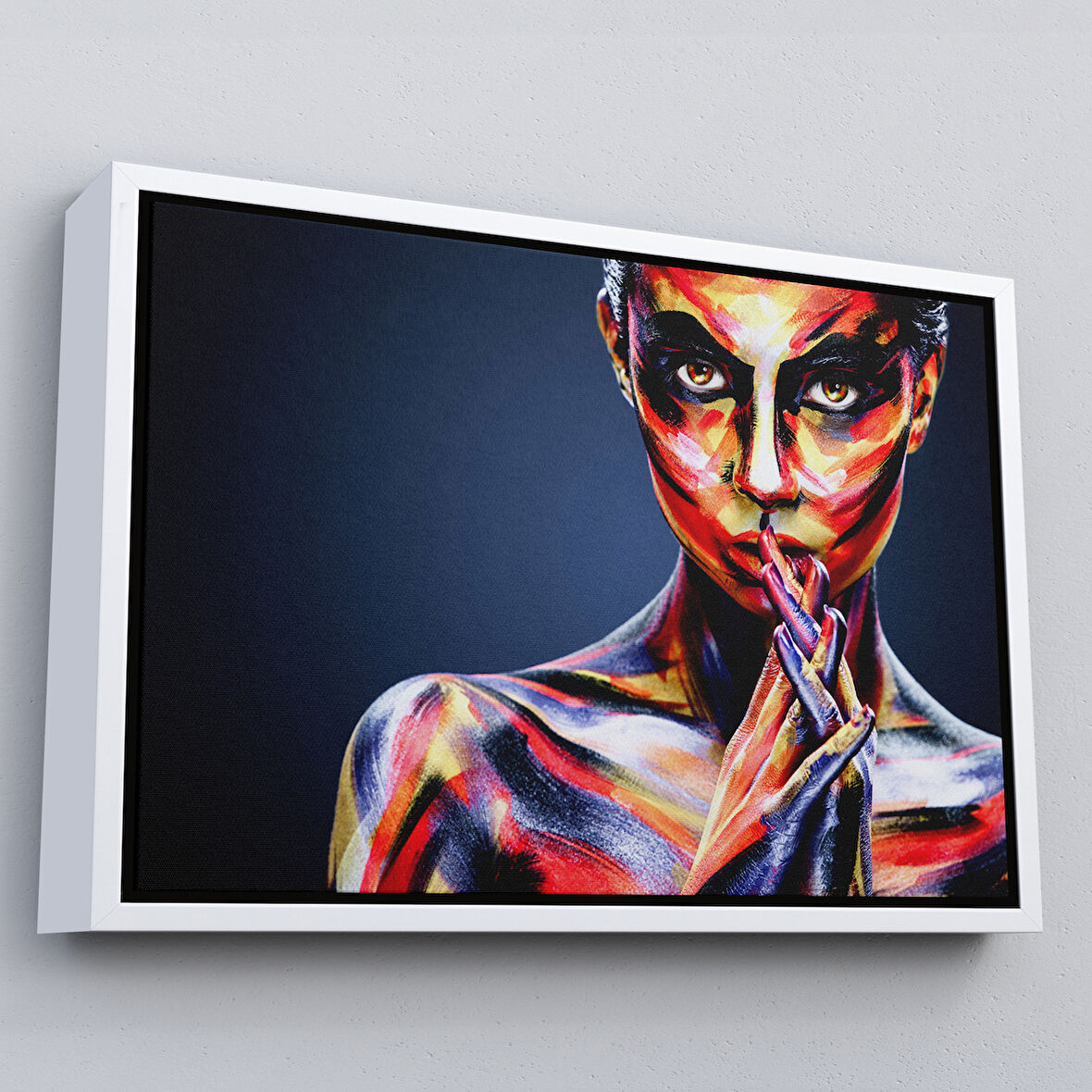 Beyaz Çerçeveli Güzel Kız Portresi Yağlıboya Görünüm Dekoratif Kanvas Duvar Tablosu