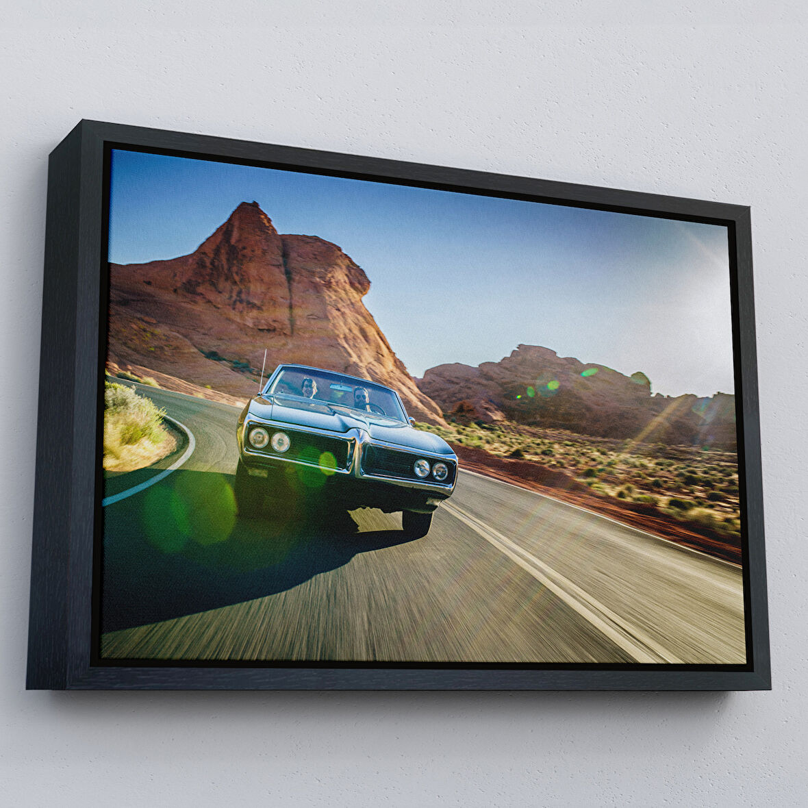 Siyah Çerçeveli Çölde Eski Araba Dekoratif Kanvas Duvar Tablosu