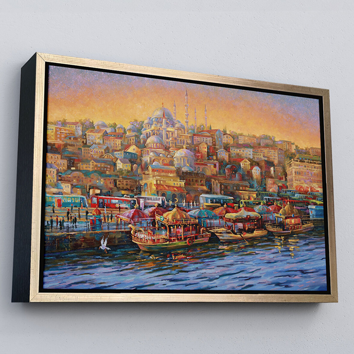 Altın Çerçeveli Eminönü Balıkçı Tekneleri Yağlıboya Görünümlü Kanvas Tablo