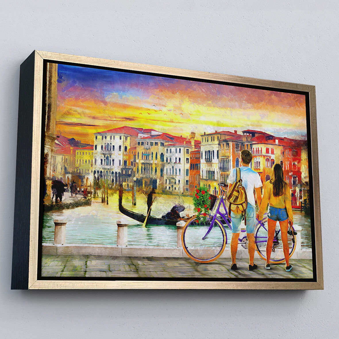 Altın Çerçeveli Venedik Kanalına Bakan Romantik Çift Yağlıboya Görünüm Kanvas Tablosu